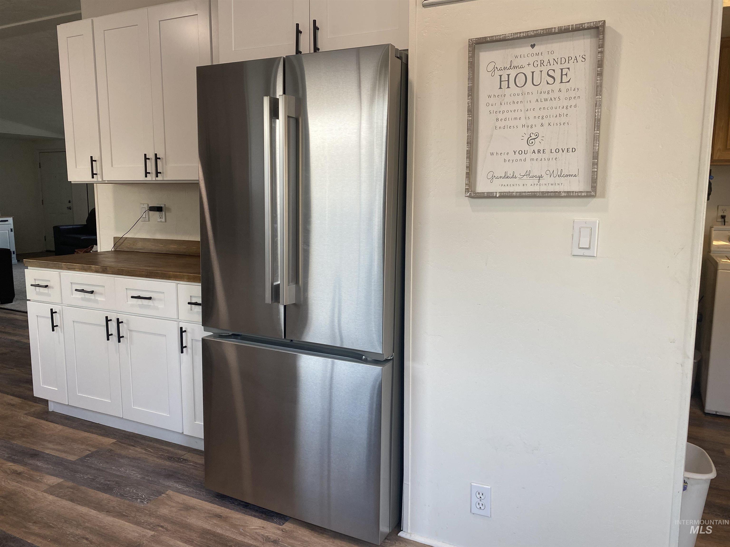 1630 Birch Ave #a & #b Property Photo 9