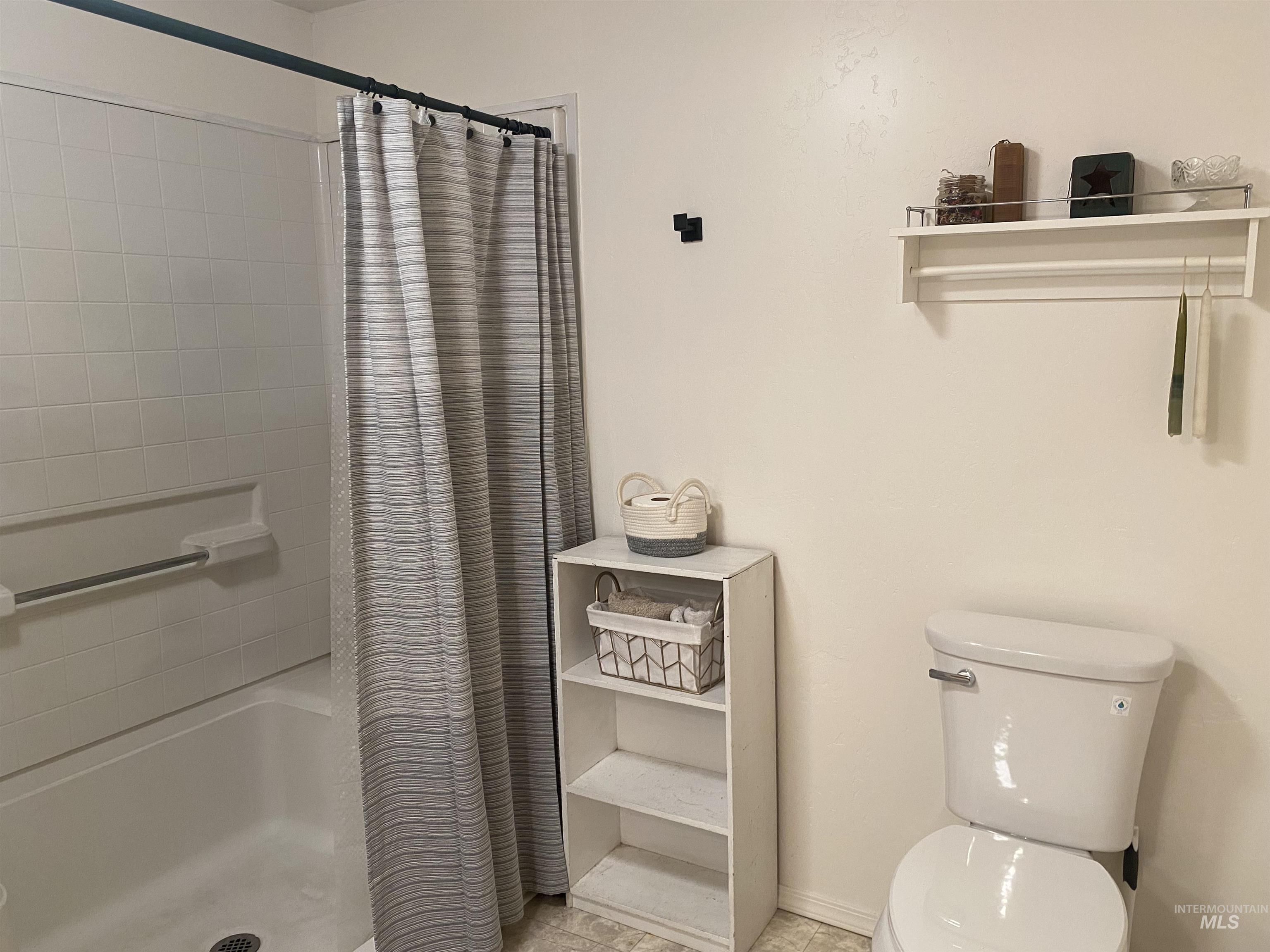 1630 Birch Ave #a & #b Property Photo 13