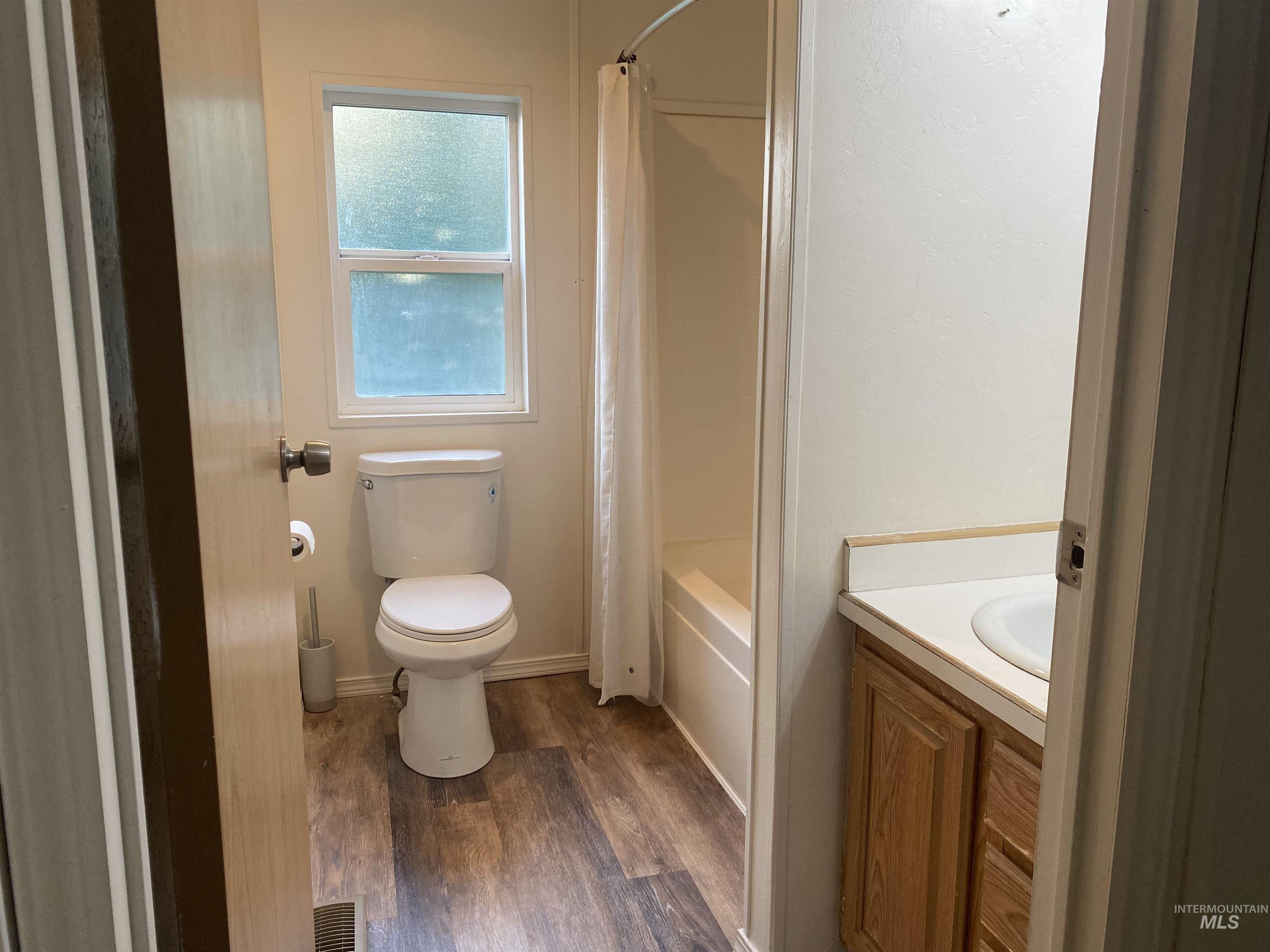 1630 Birch Ave #a & #b Property Photo 17