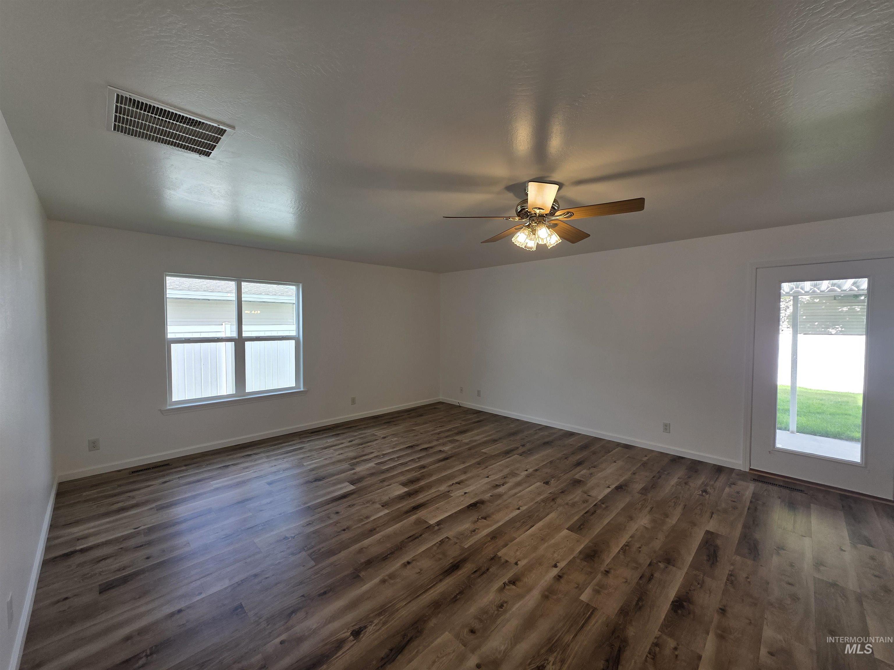 966 Oleary Way Property Photo 4