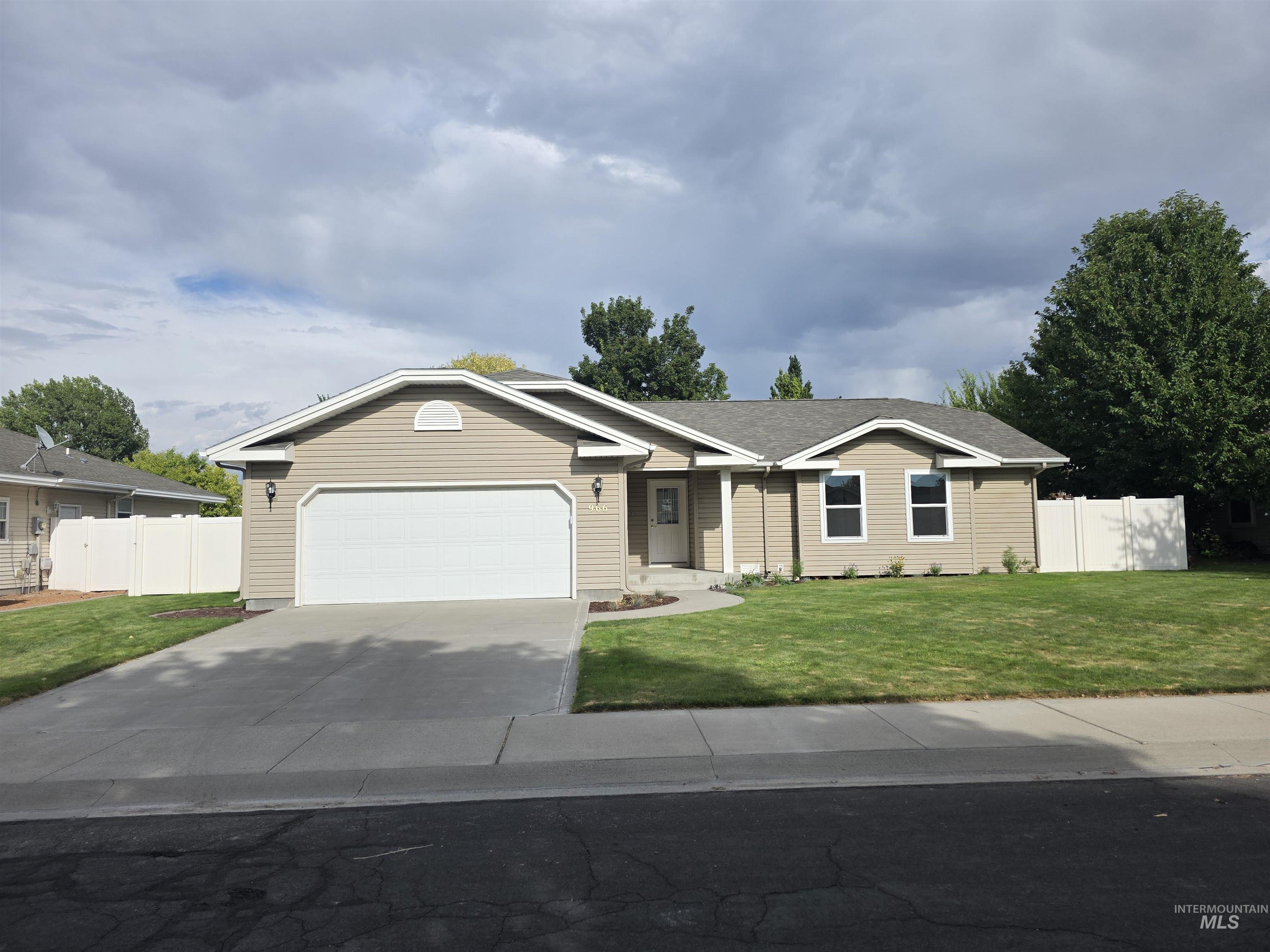 966 Oleary Way Property Photo 5