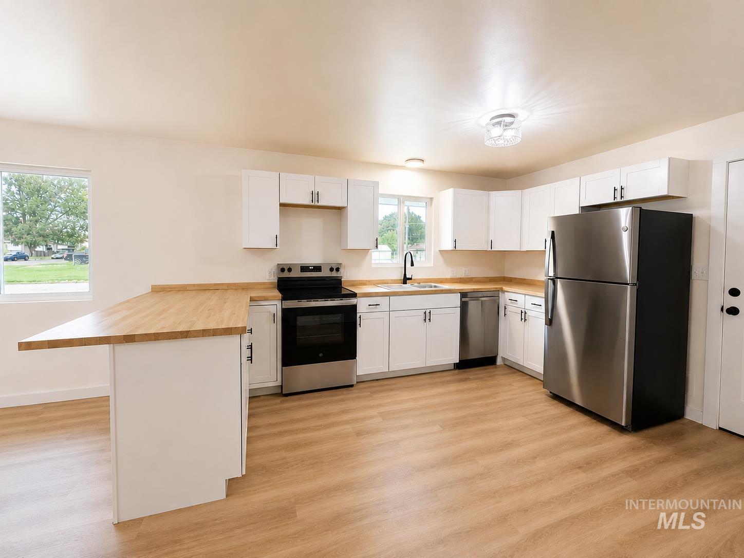 1801 Hansen Ave Property Photo 3
