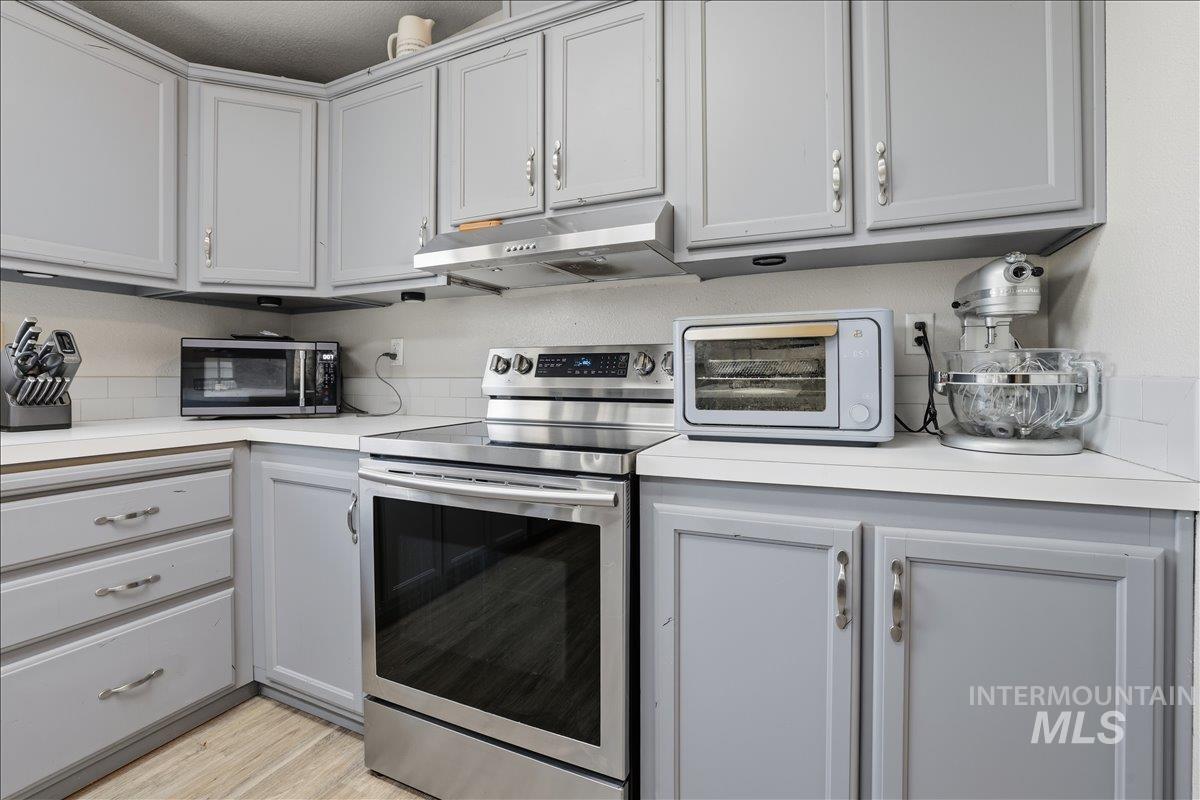 545 S Conover Property Photo 16