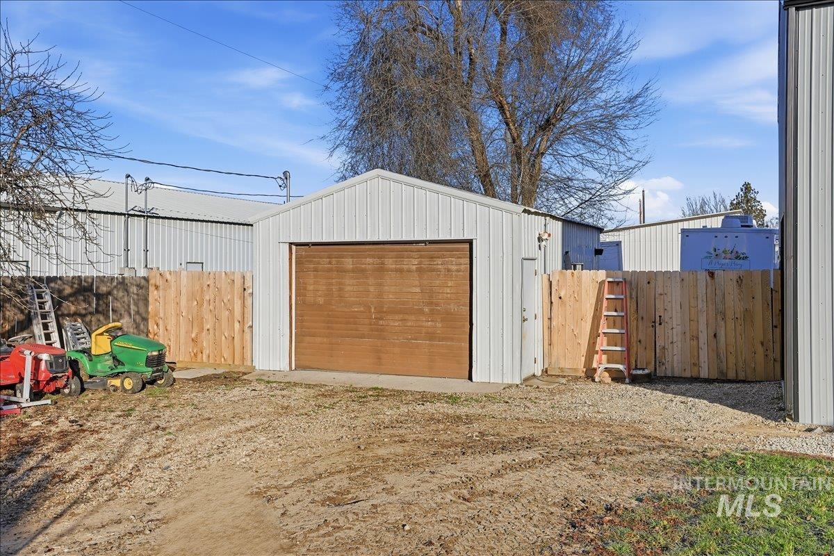 545 S Conover Property Photo 30