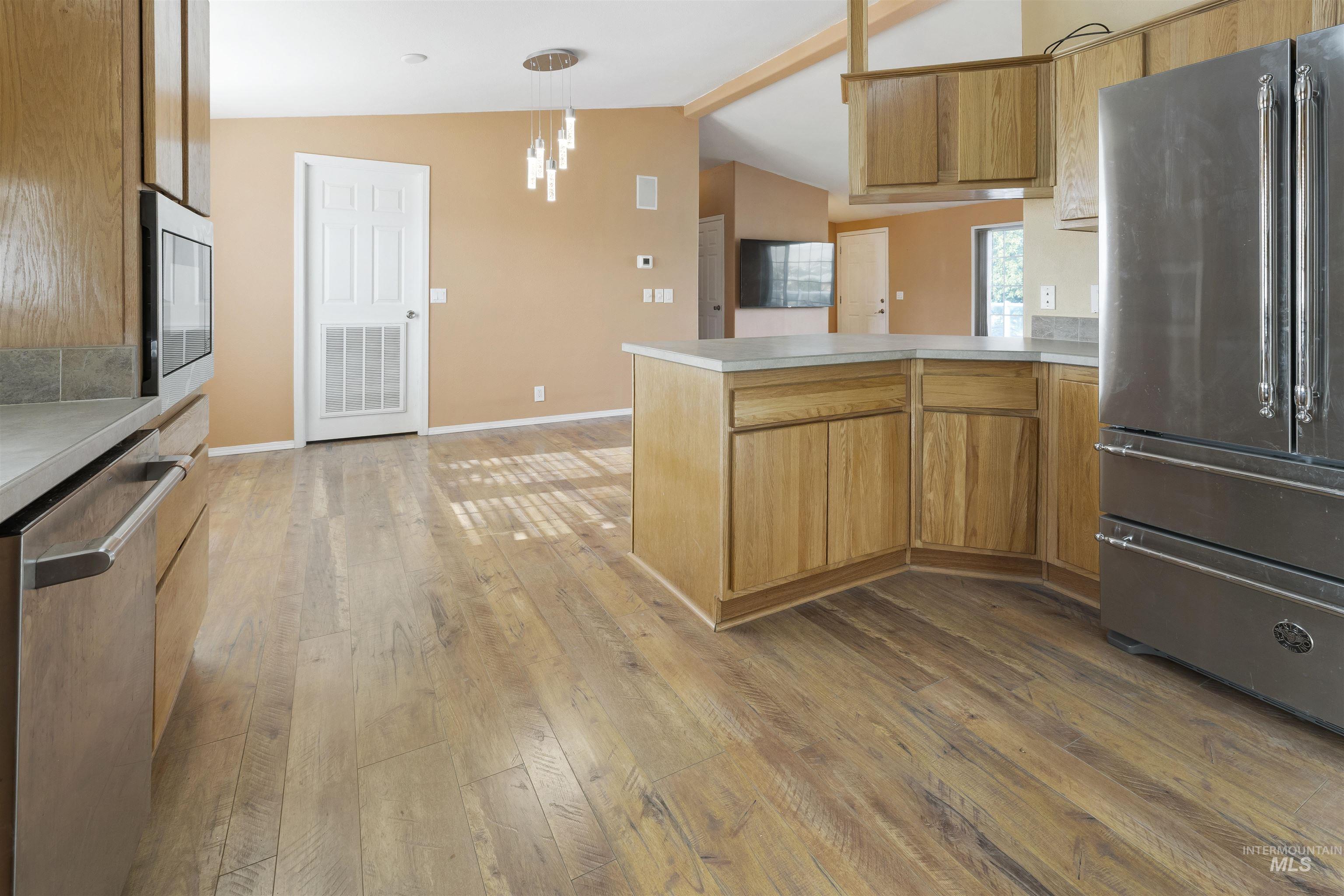1127 16th Ave Property Photo 5