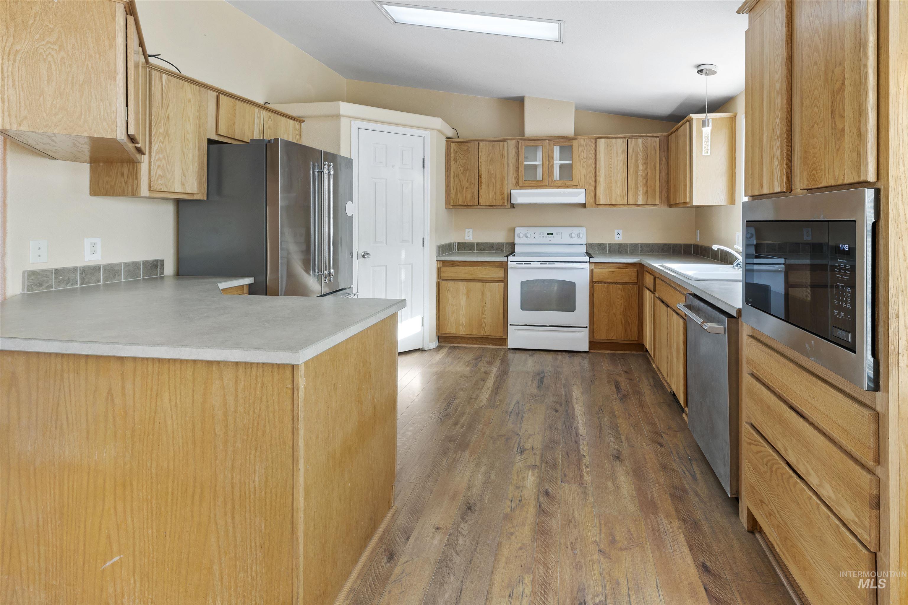 1127 16th Ave Property Photo 6