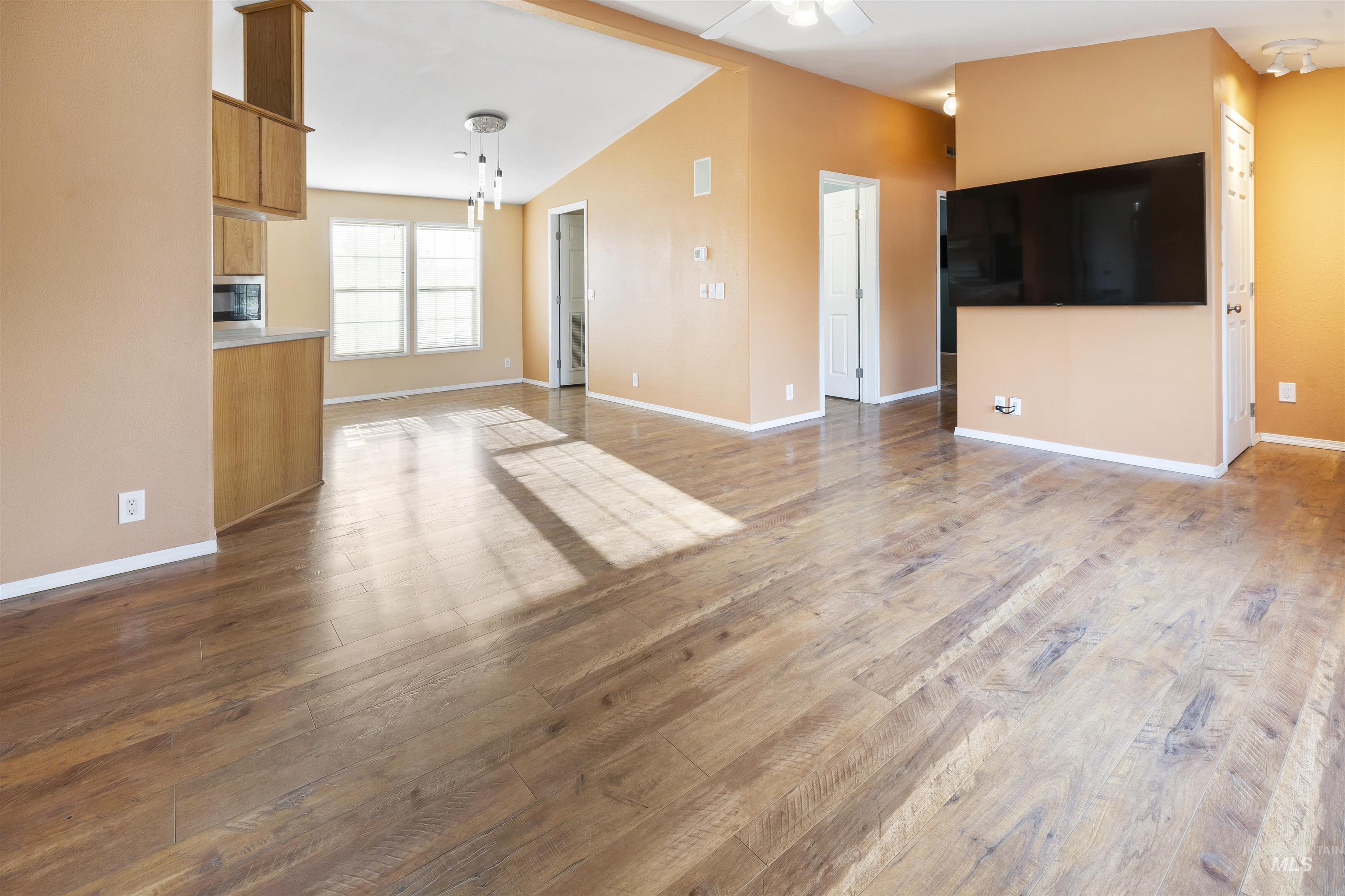 1127 16th Ave Property Photo 9