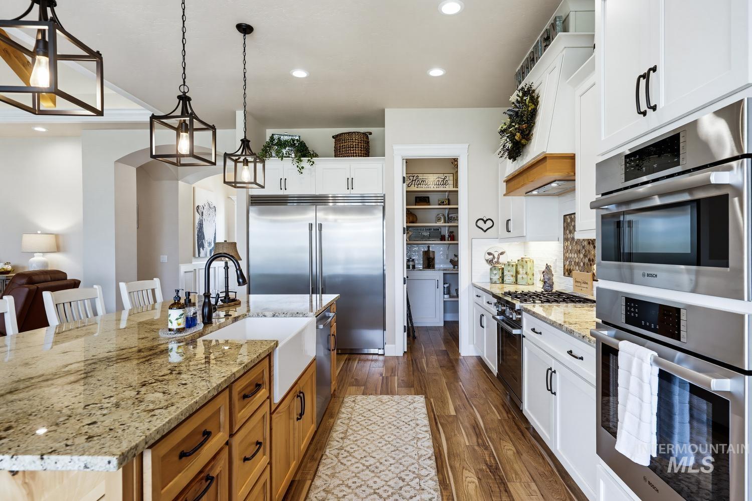 367 Bard Property Photo 16