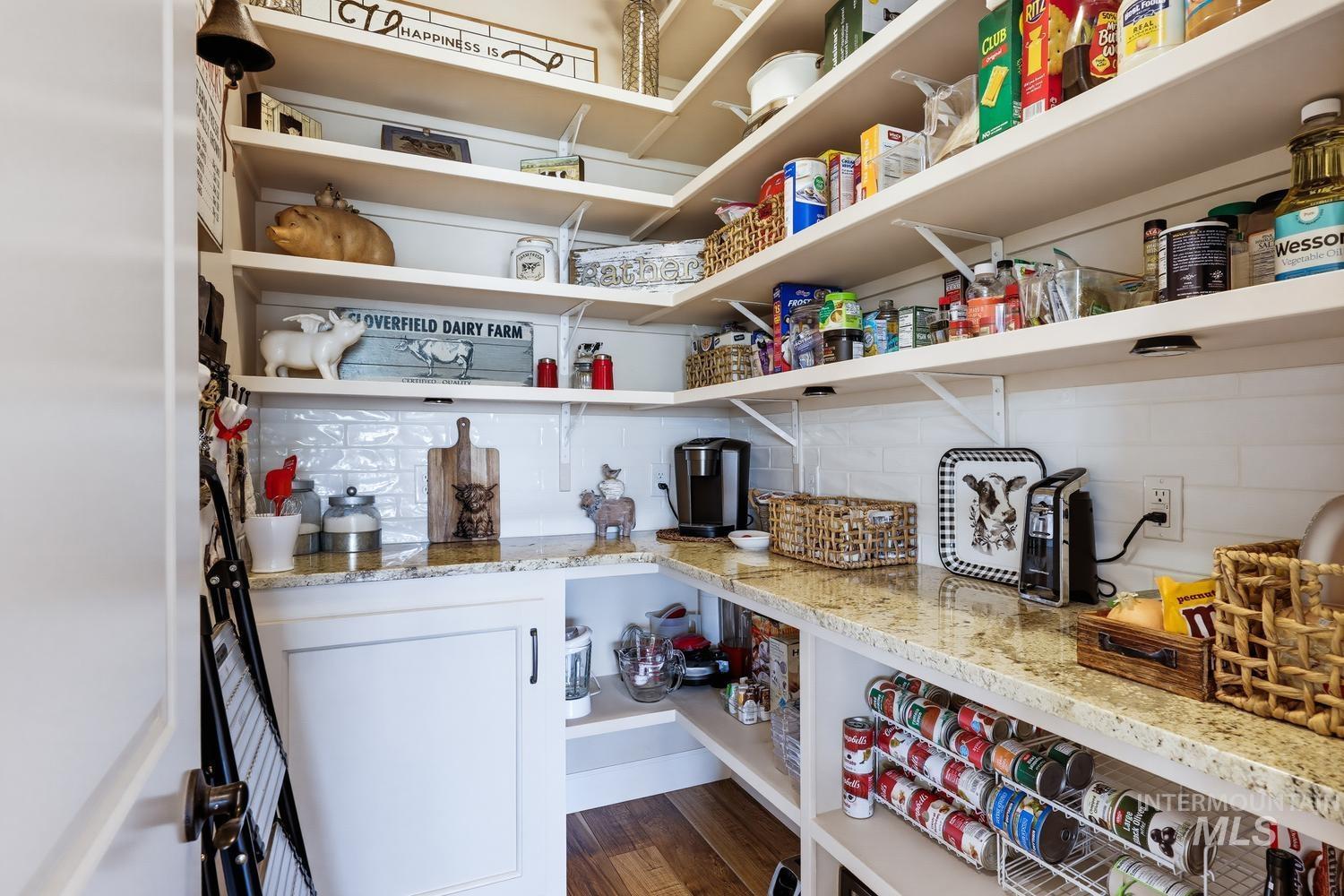 367 Bard Property Photo 21