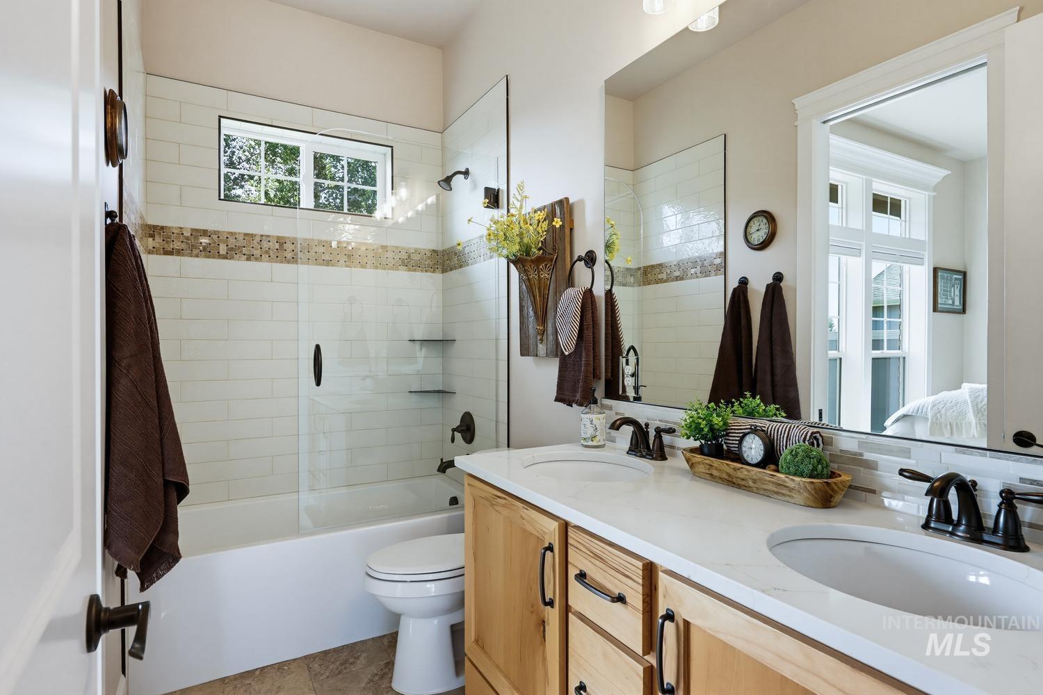 367 Bard Property Photo 28