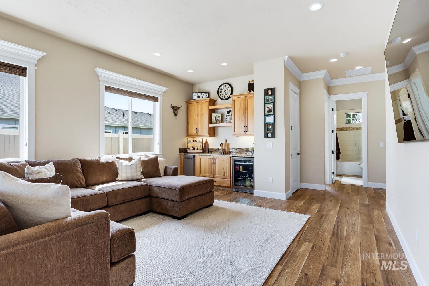 367 Bard Property Photo 31