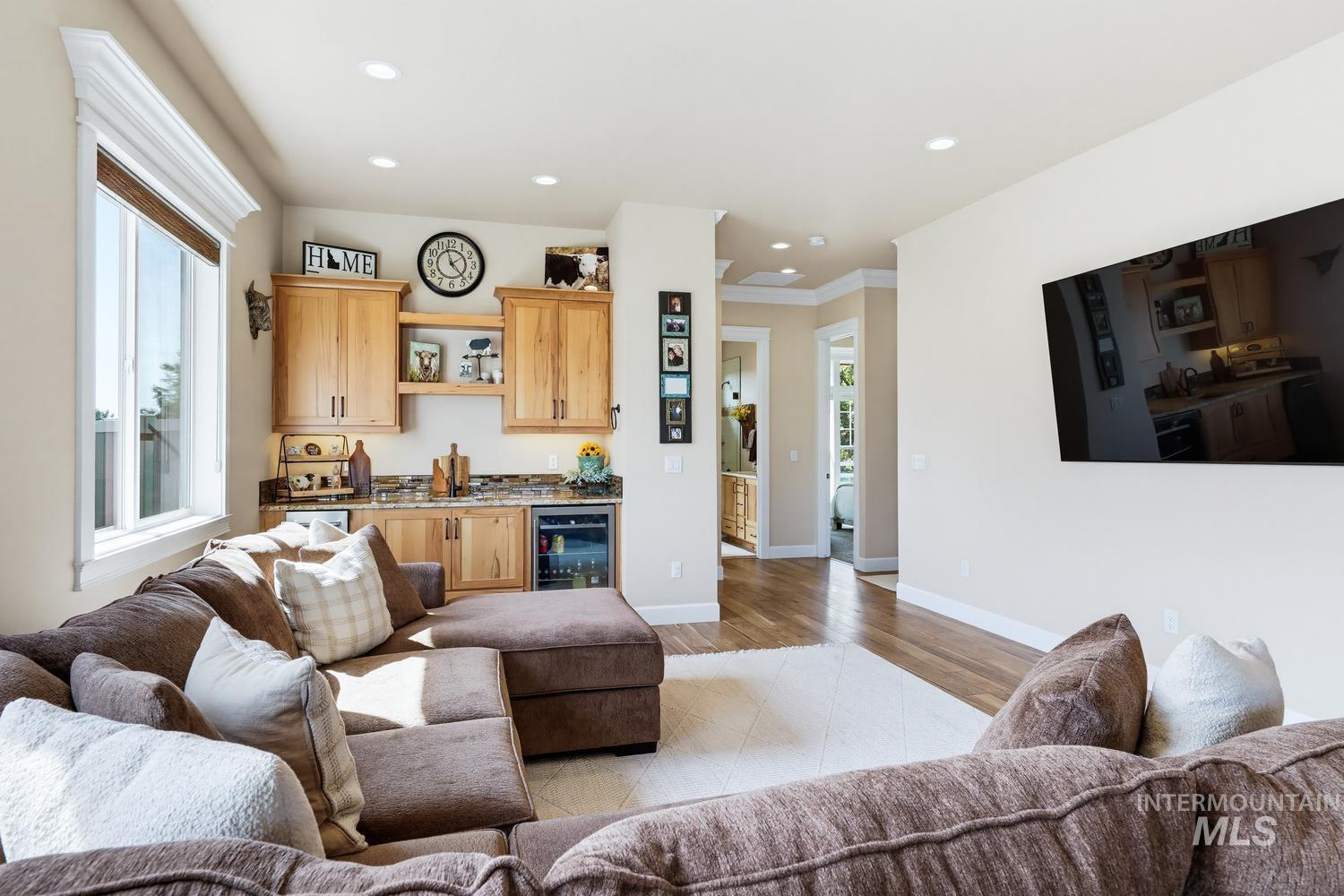 367 Bard Property Photo 32