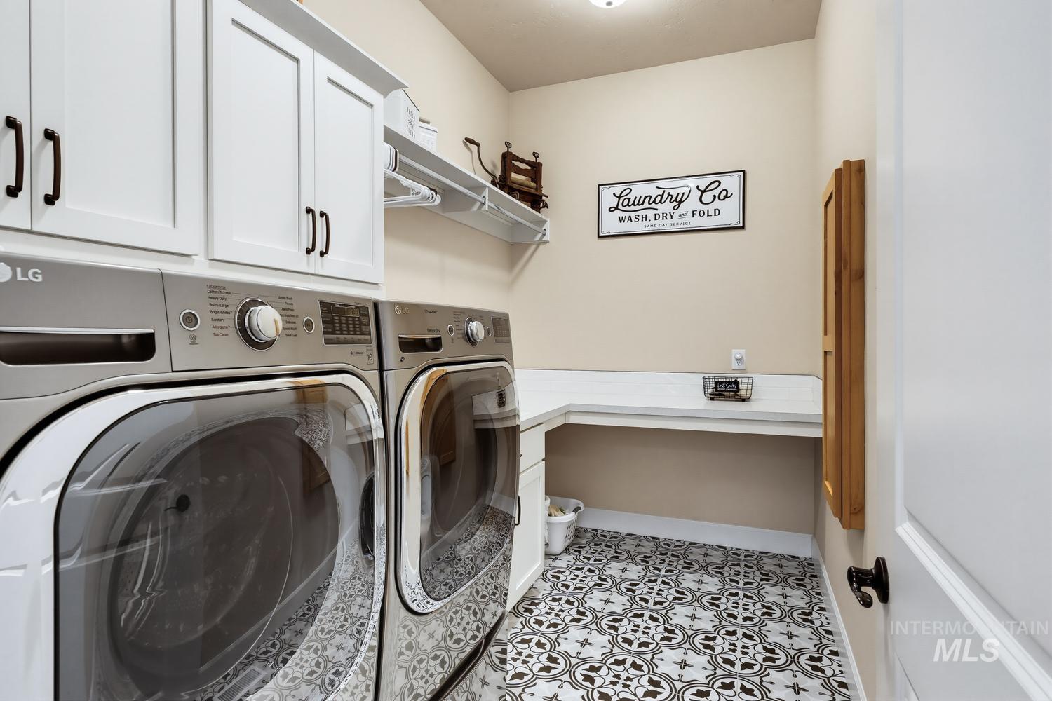 367 Bard Property Photo 37