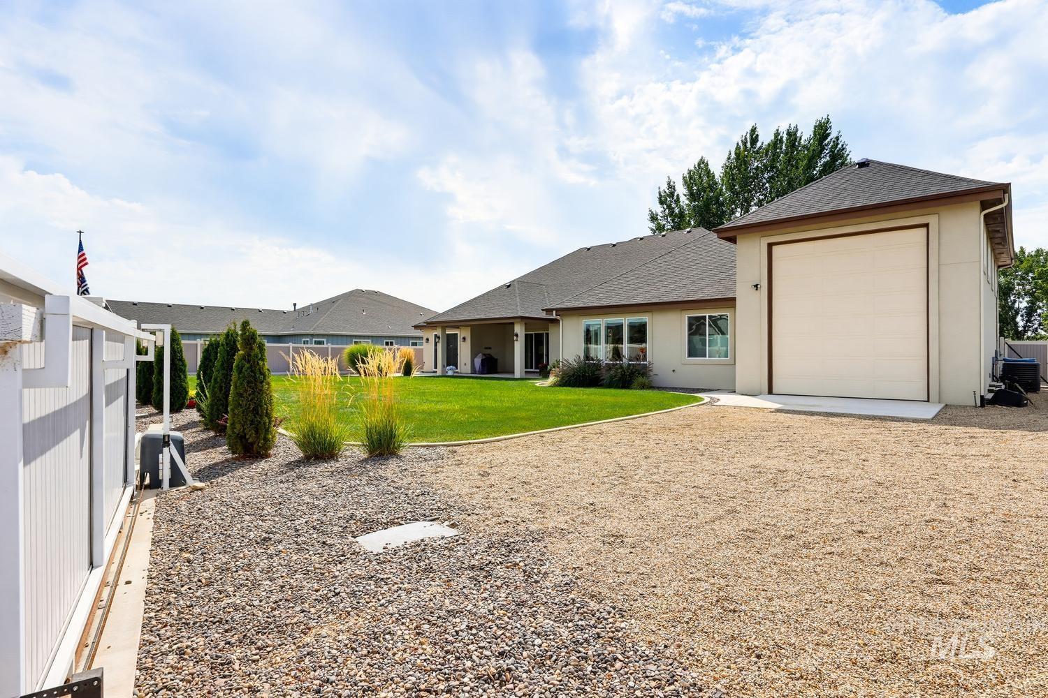 367 Bard Property Photo 44