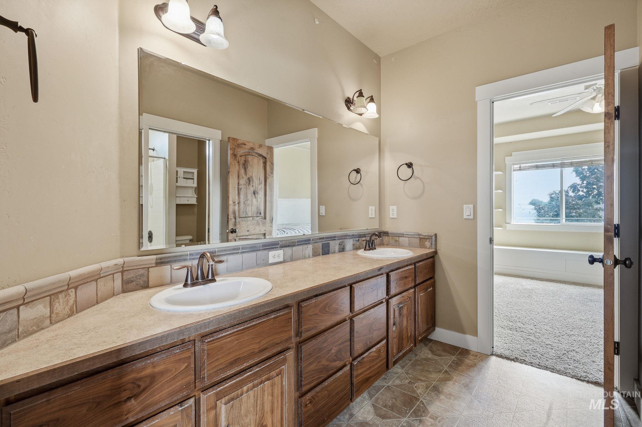 15585 Toscano Pl Property Photo 32