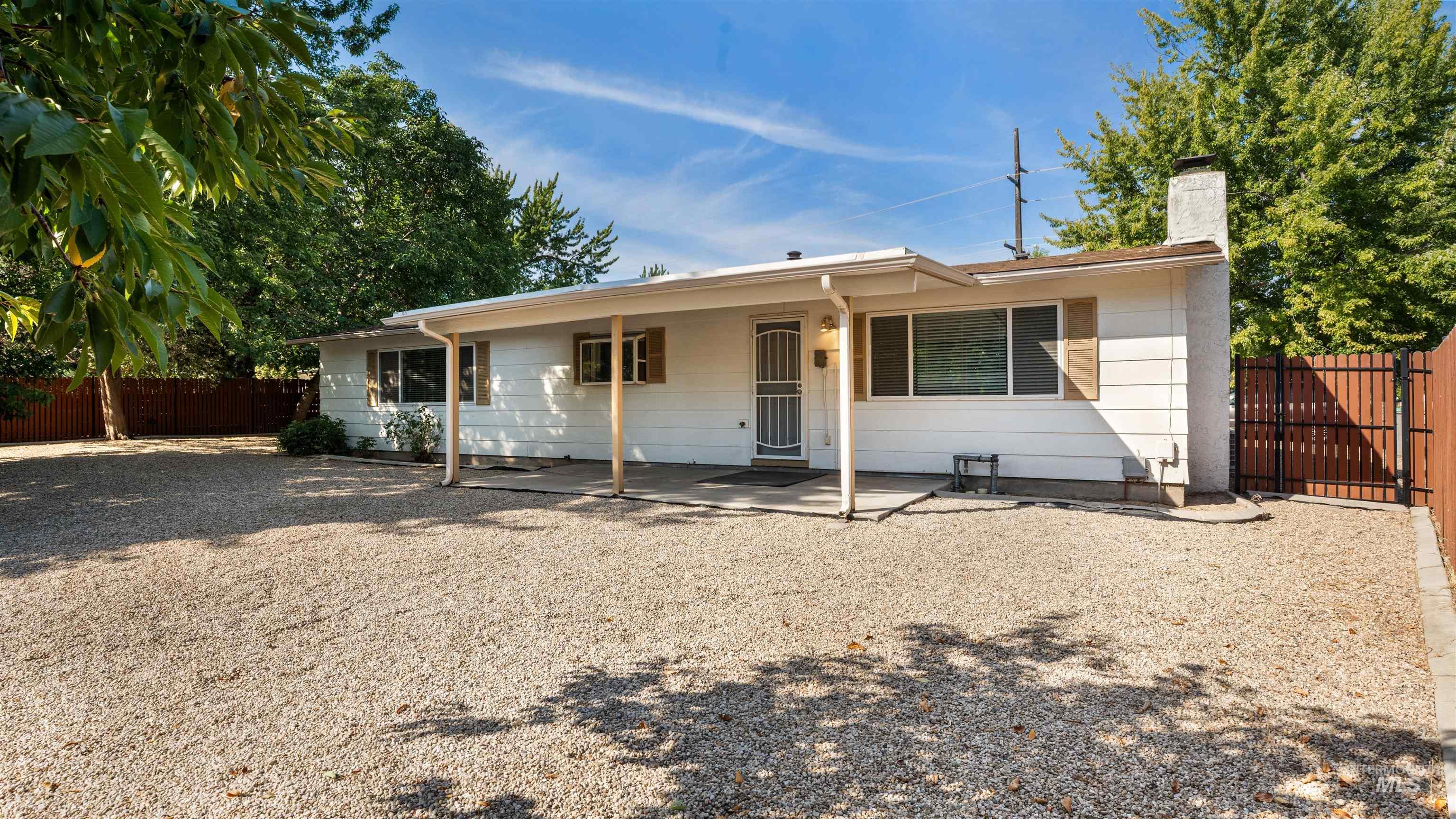 4054 N Maple Grove Rd Property Photo 6