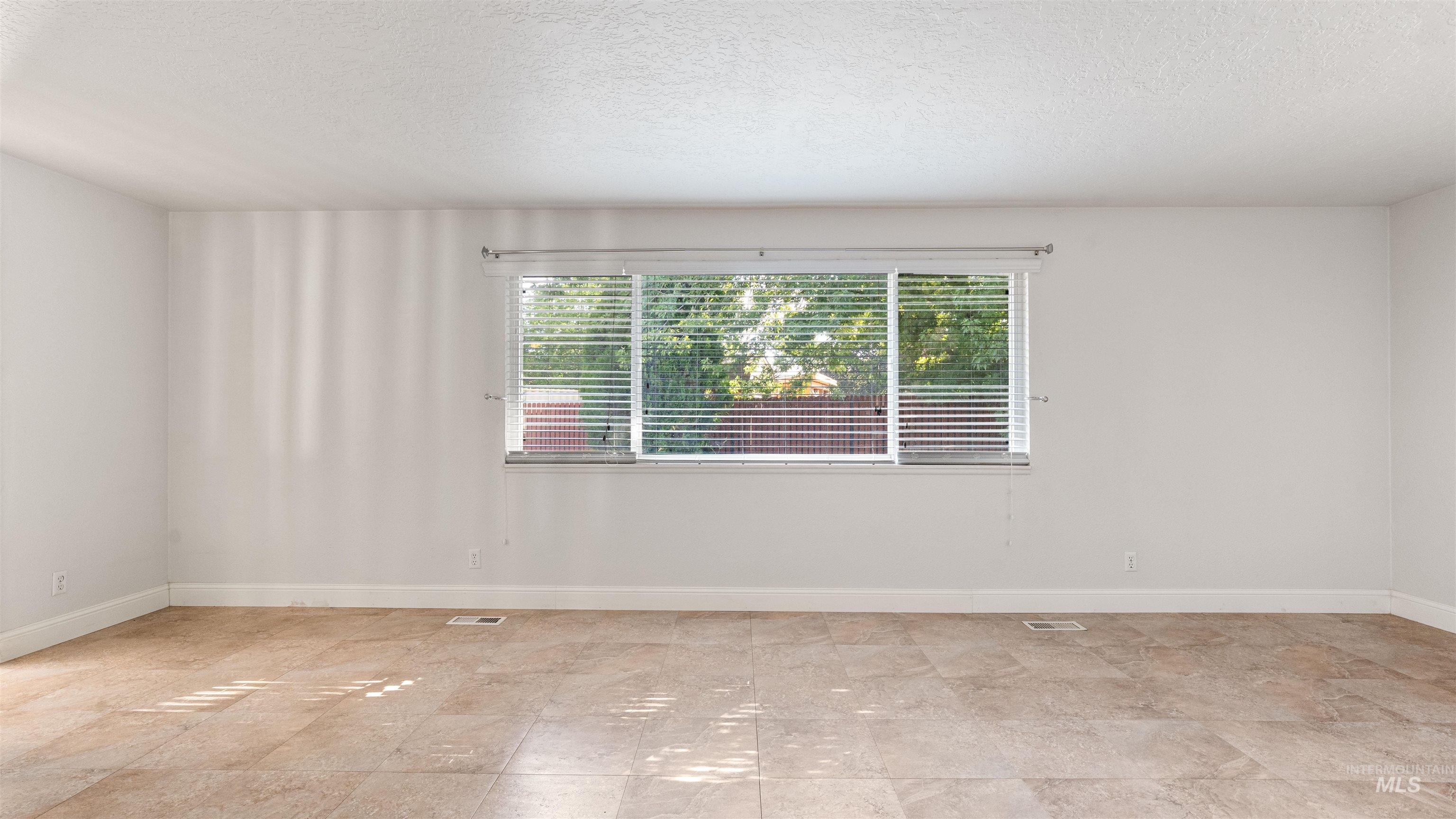 4054 N Maple Grove Rd Property Photo 13