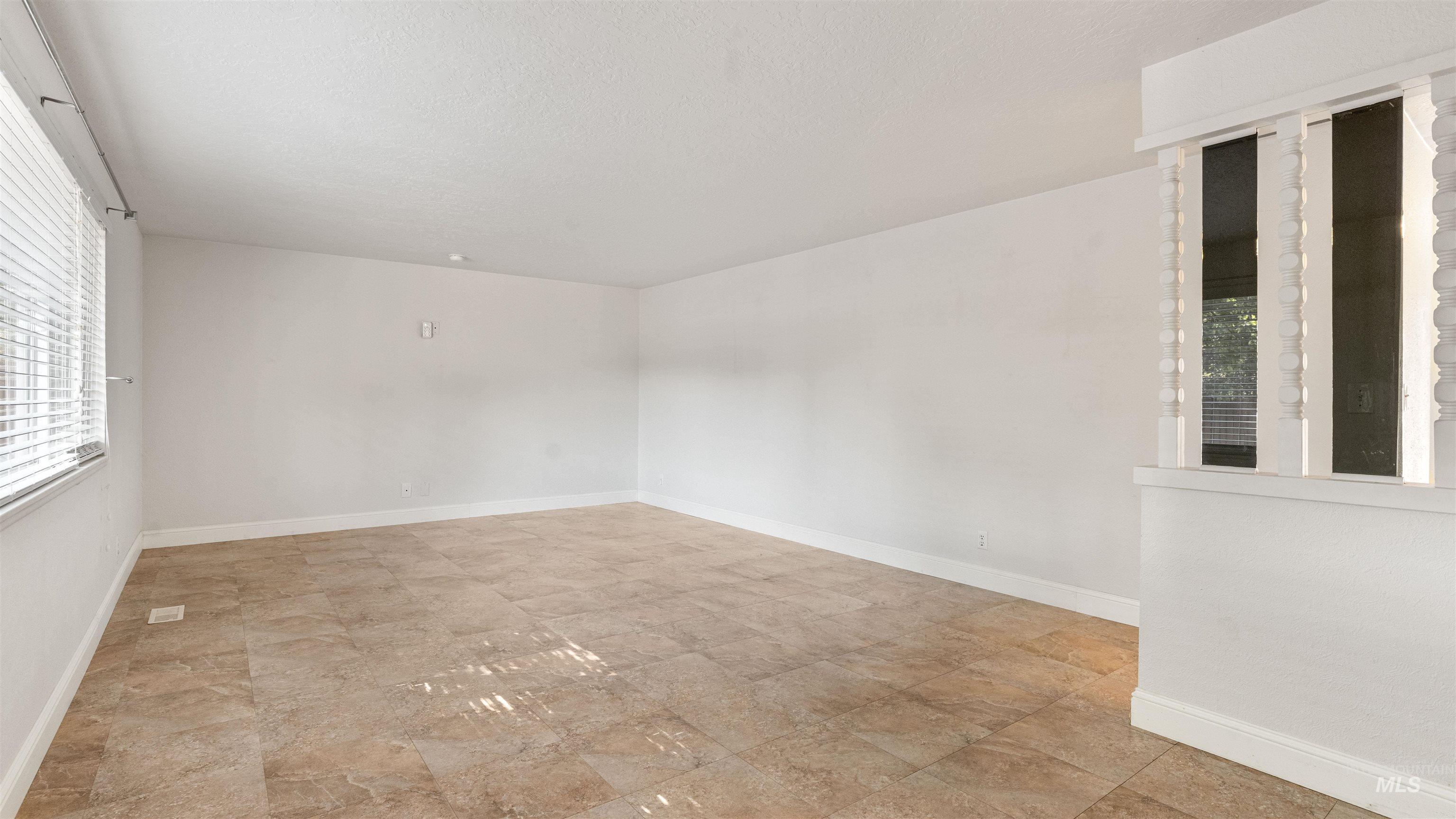 4054 N Maple Grove Rd Property Photo 14