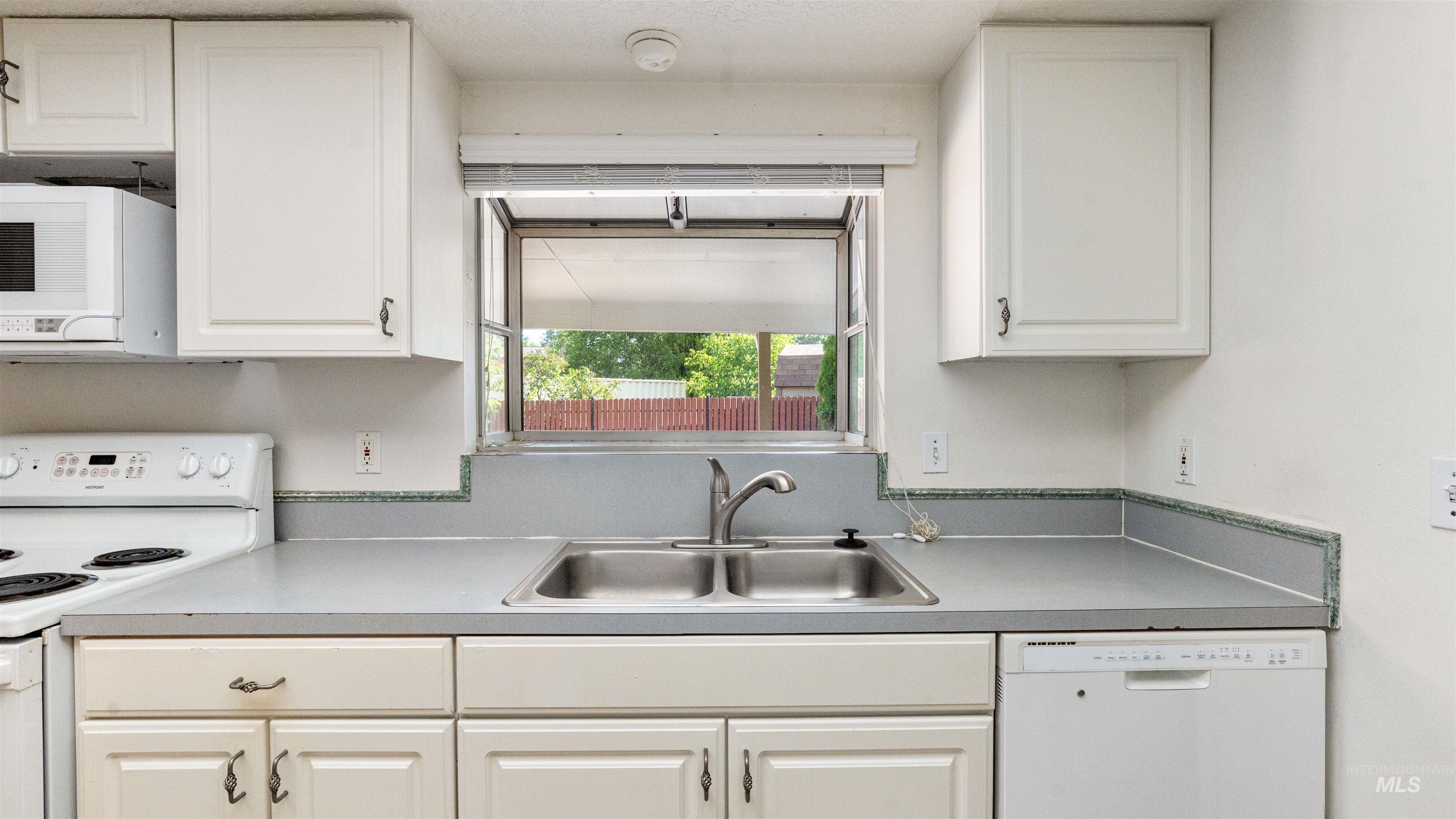 4054 N Maple Grove Rd Property Photo 16