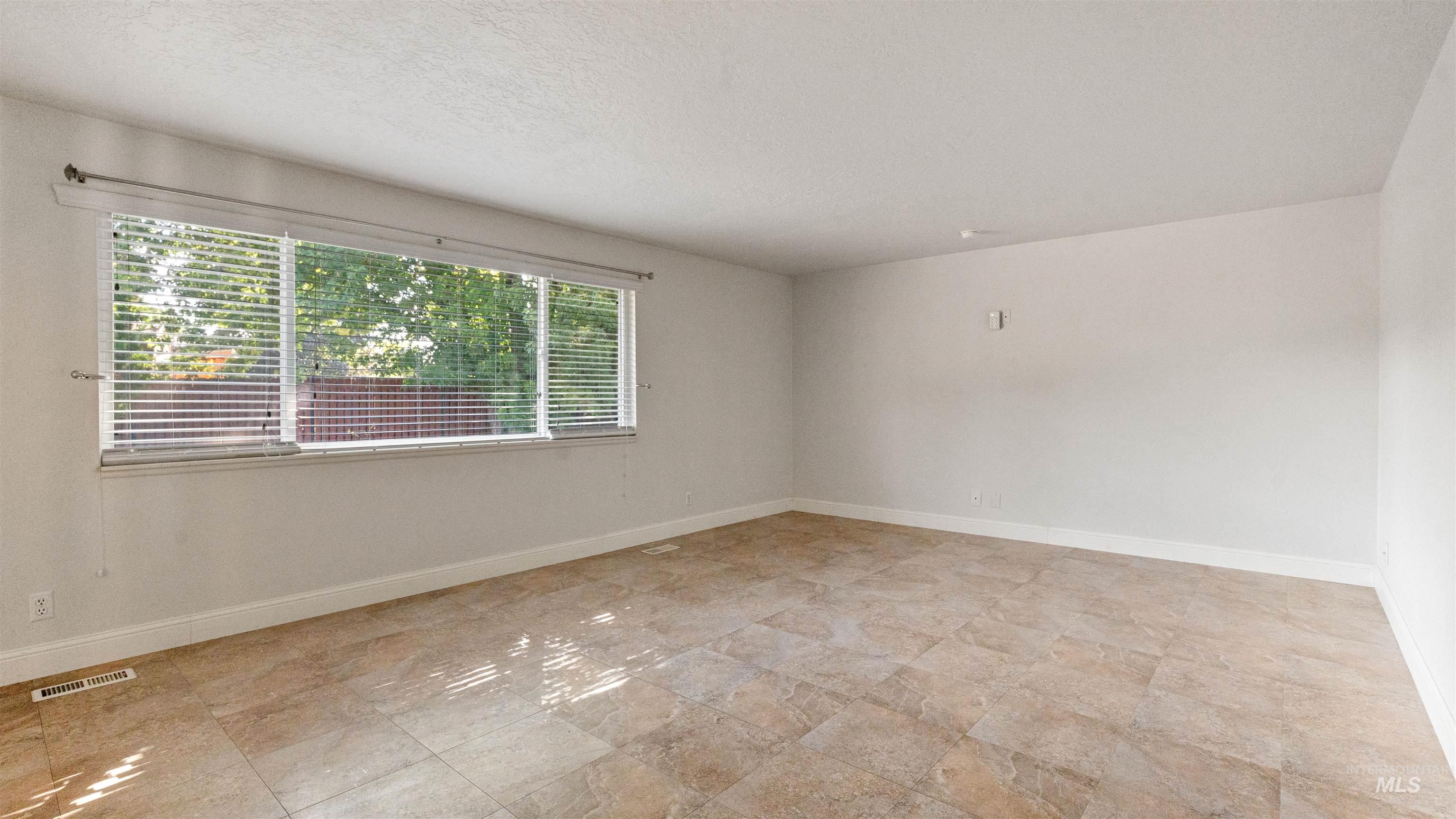 4054 N Maple Grove Rd Property Photo 27