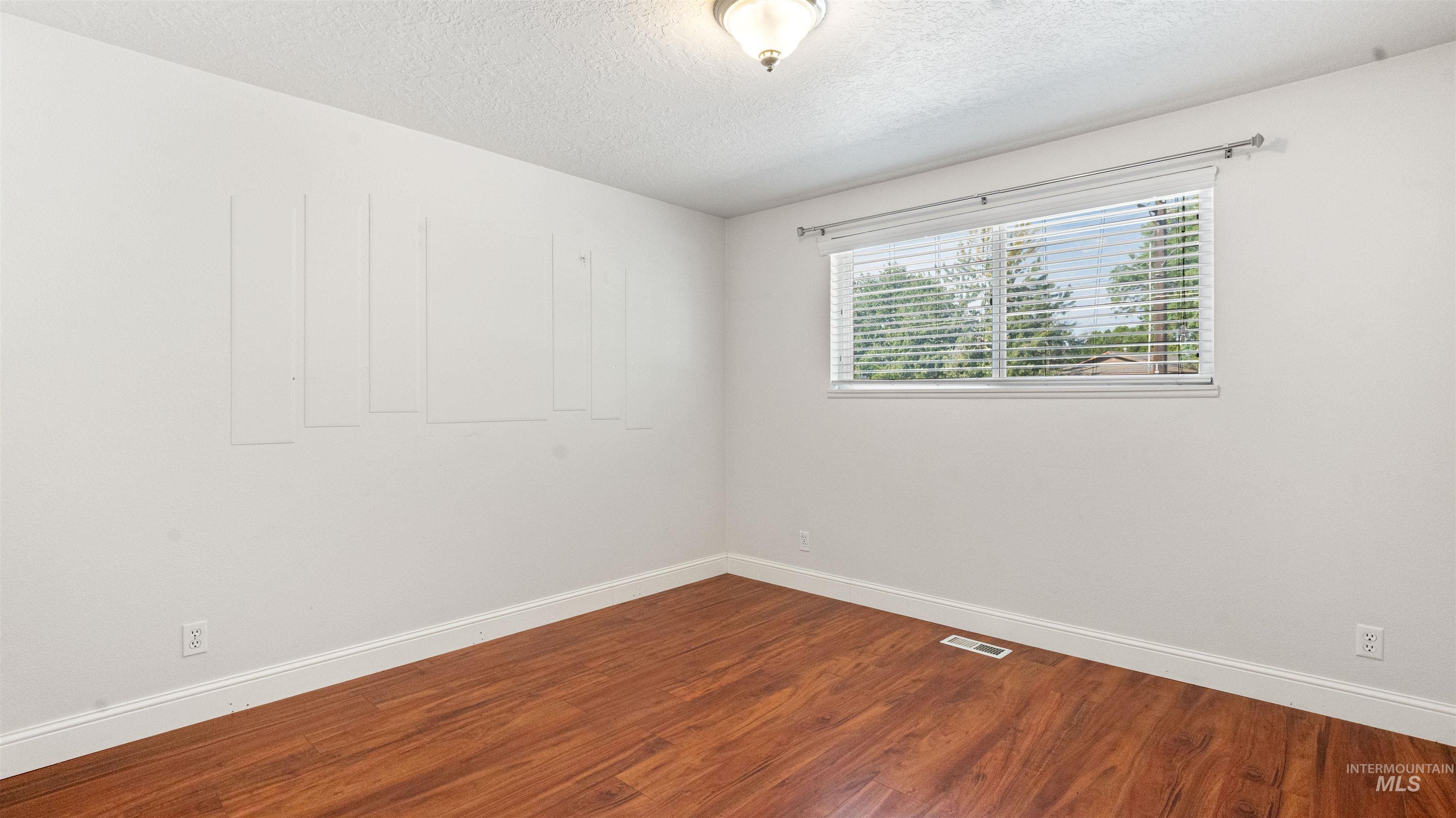 4054 N Maple Grove Rd Property Photo 28