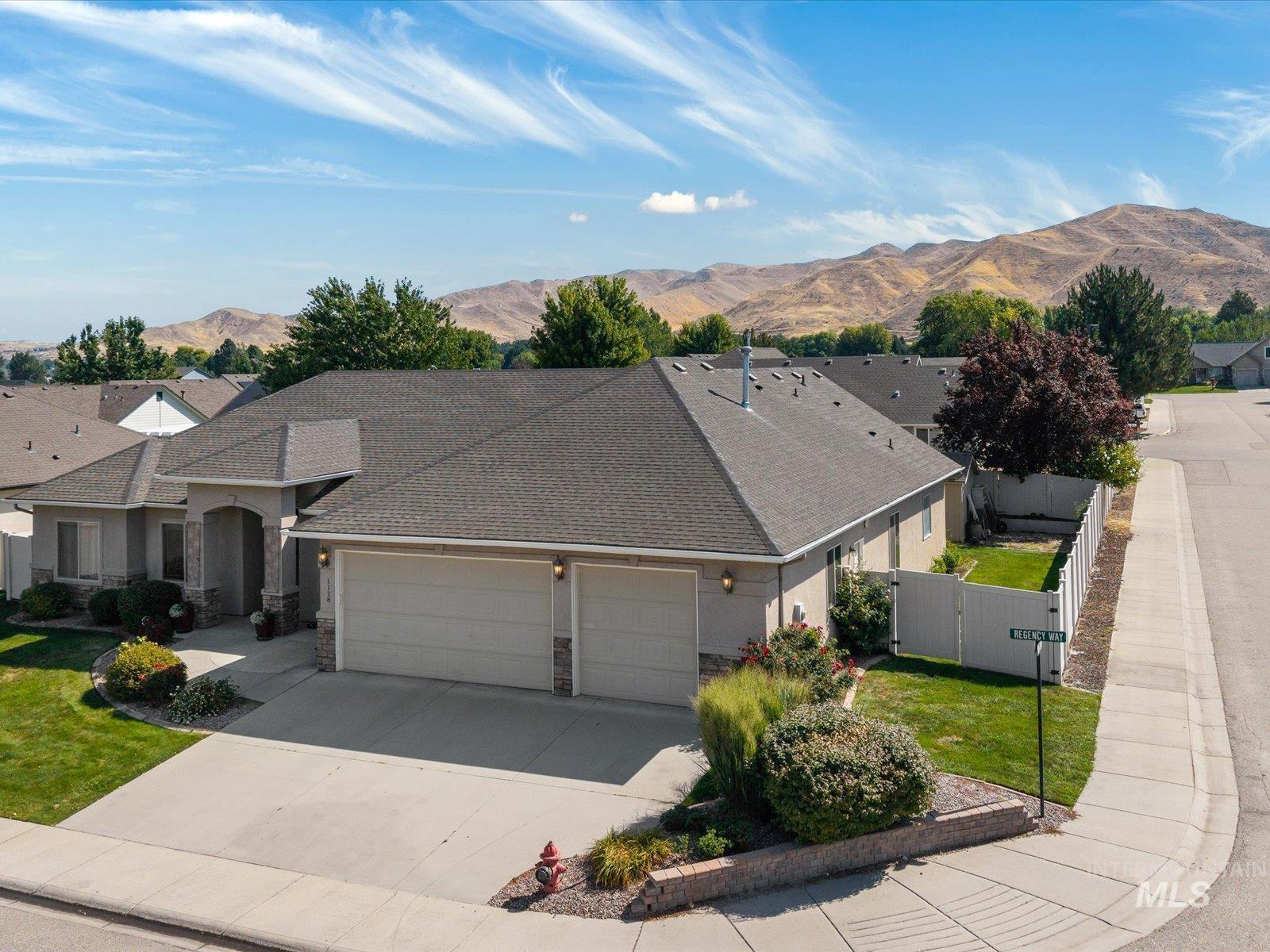 1118 Regency Way Property Photo 6