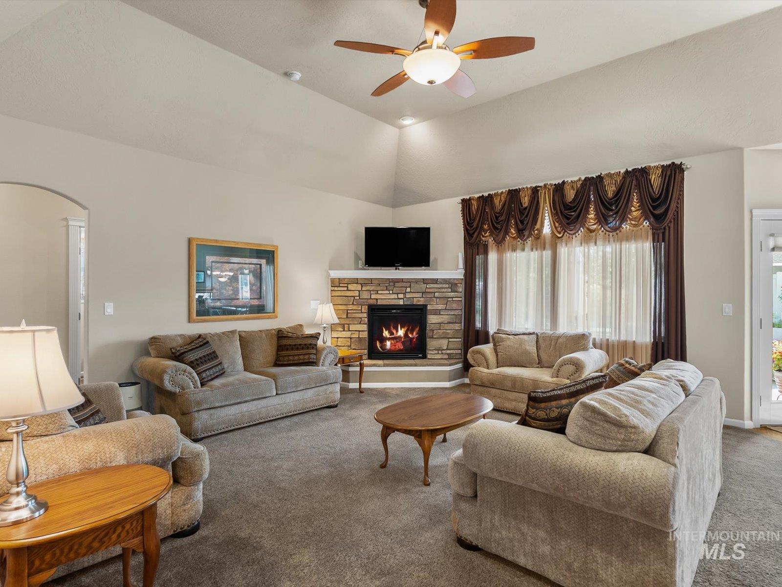 1118 Regency Way Property Photo 8