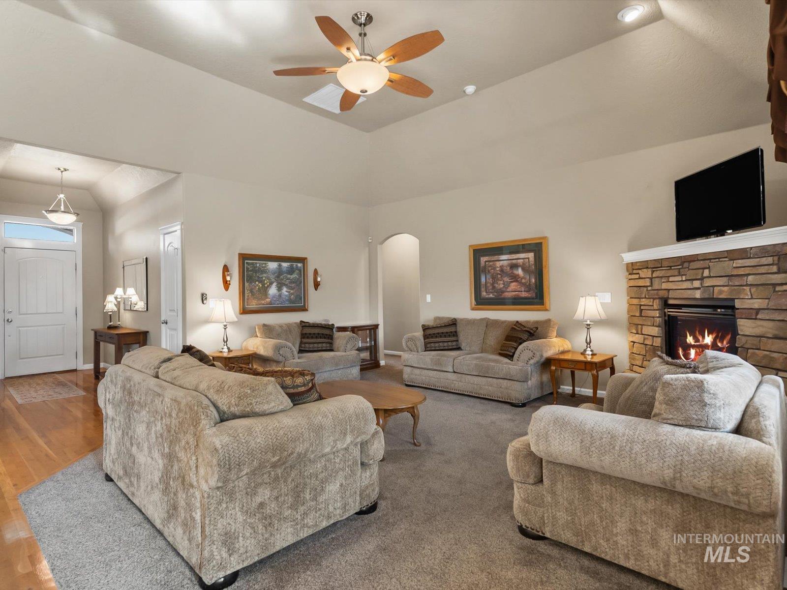 1118 Regency Way Property Photo 11