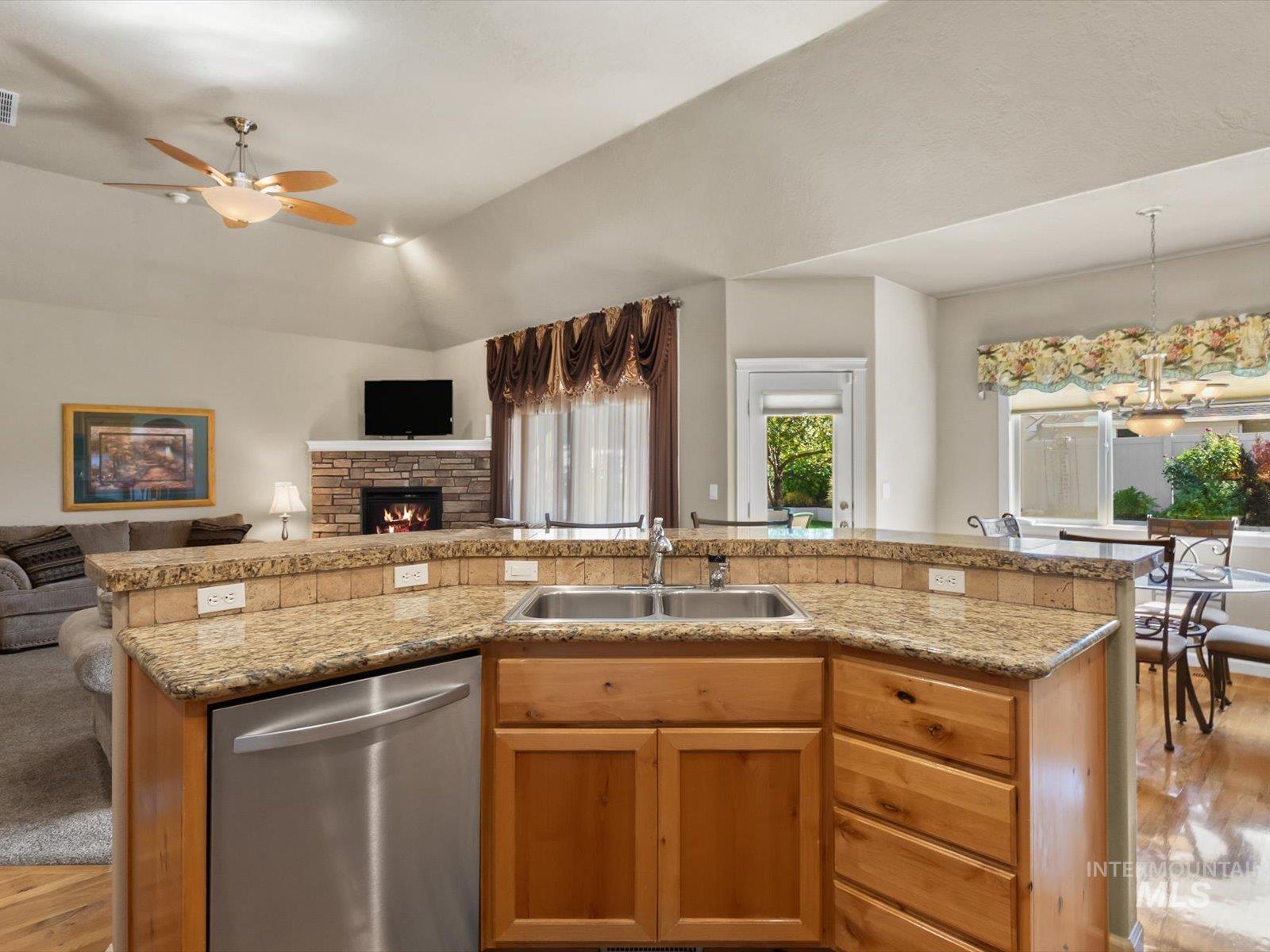 1118 Regency Way Property Photo 18
