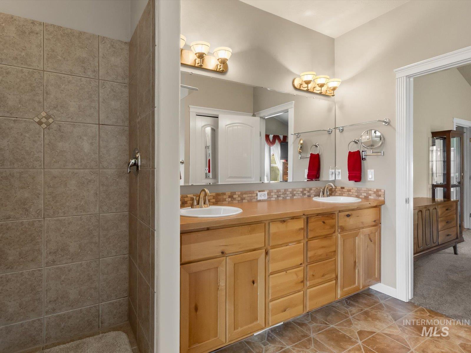 1118 Regency Way Property Photo 29