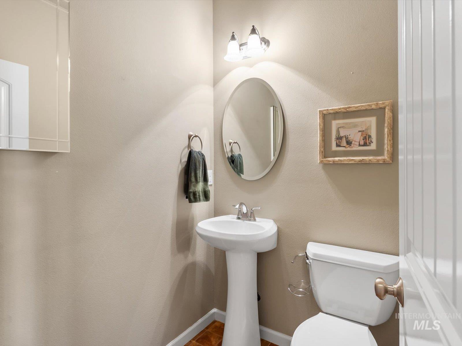 1118 Regency Way Property Photo 32