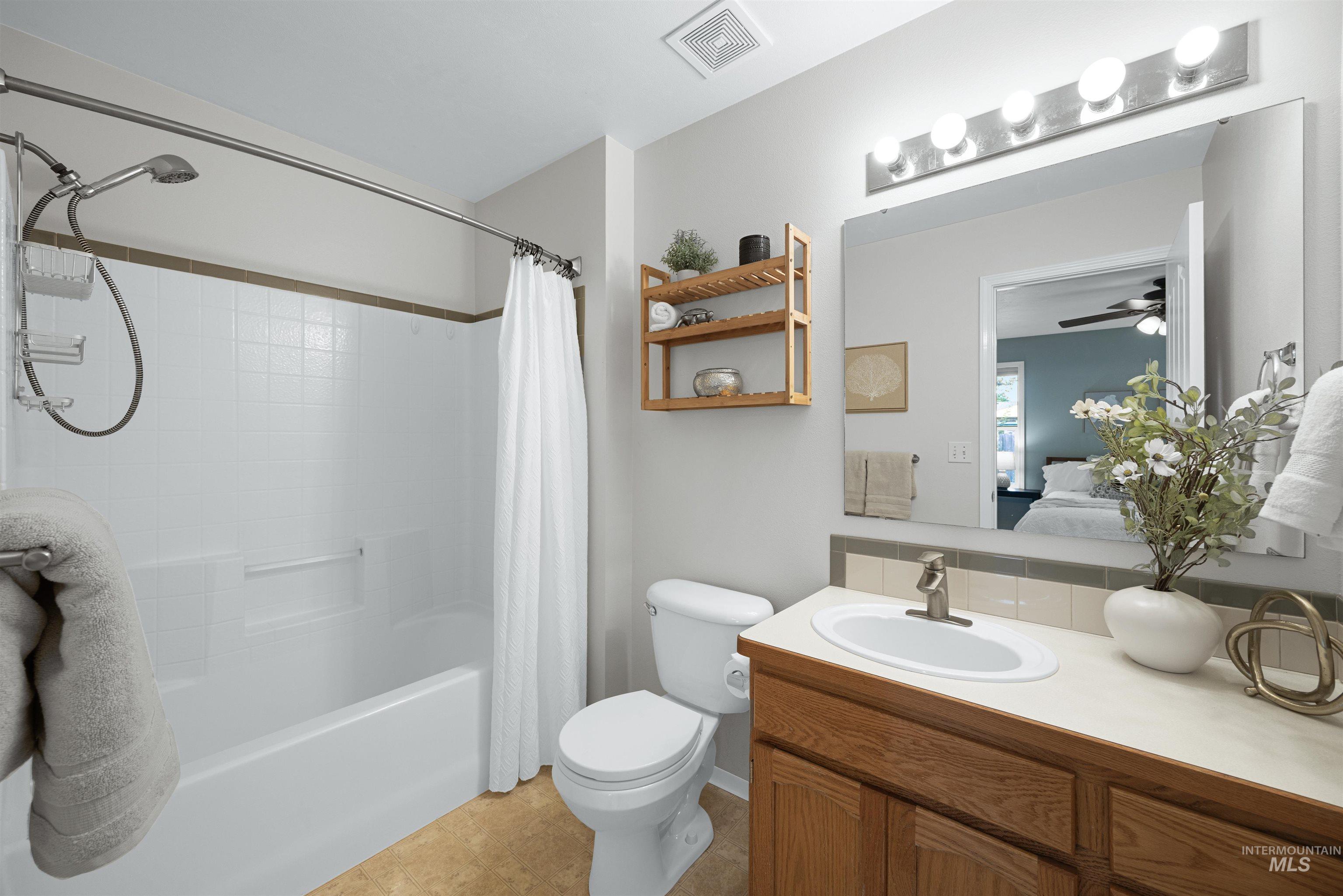 5522 S Santa Cruz Property Photo 5