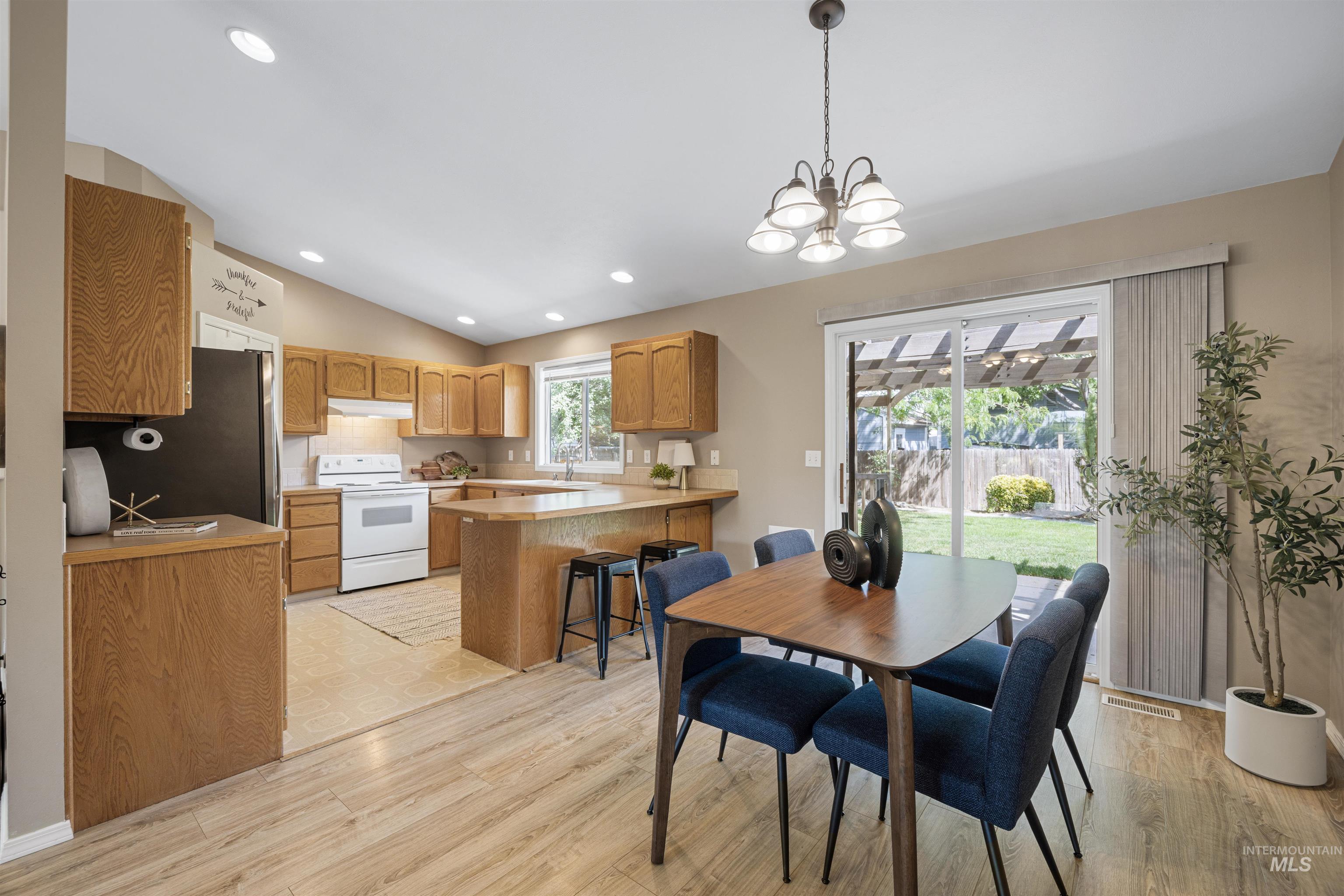 5522 S Santa Cruz Property Photo 10