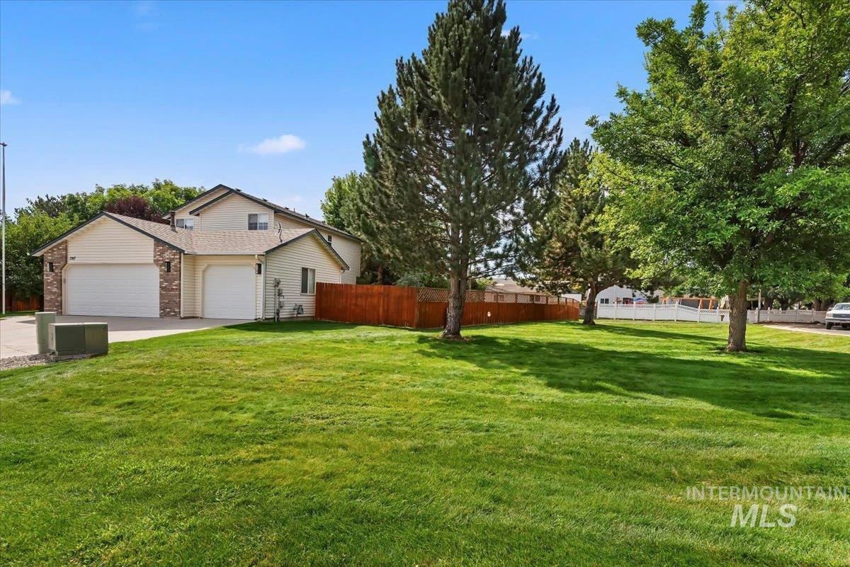 1747 N Four Point Pl Property Photo 3