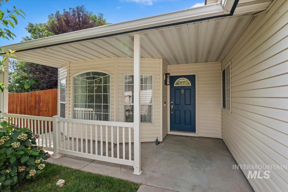 1747 N Four Point Pl Property Photo 4