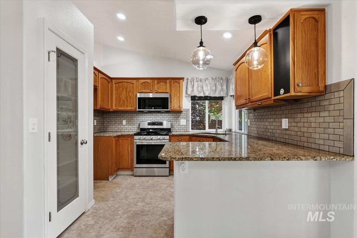 1747 N Four Point Pl Property Photo 8