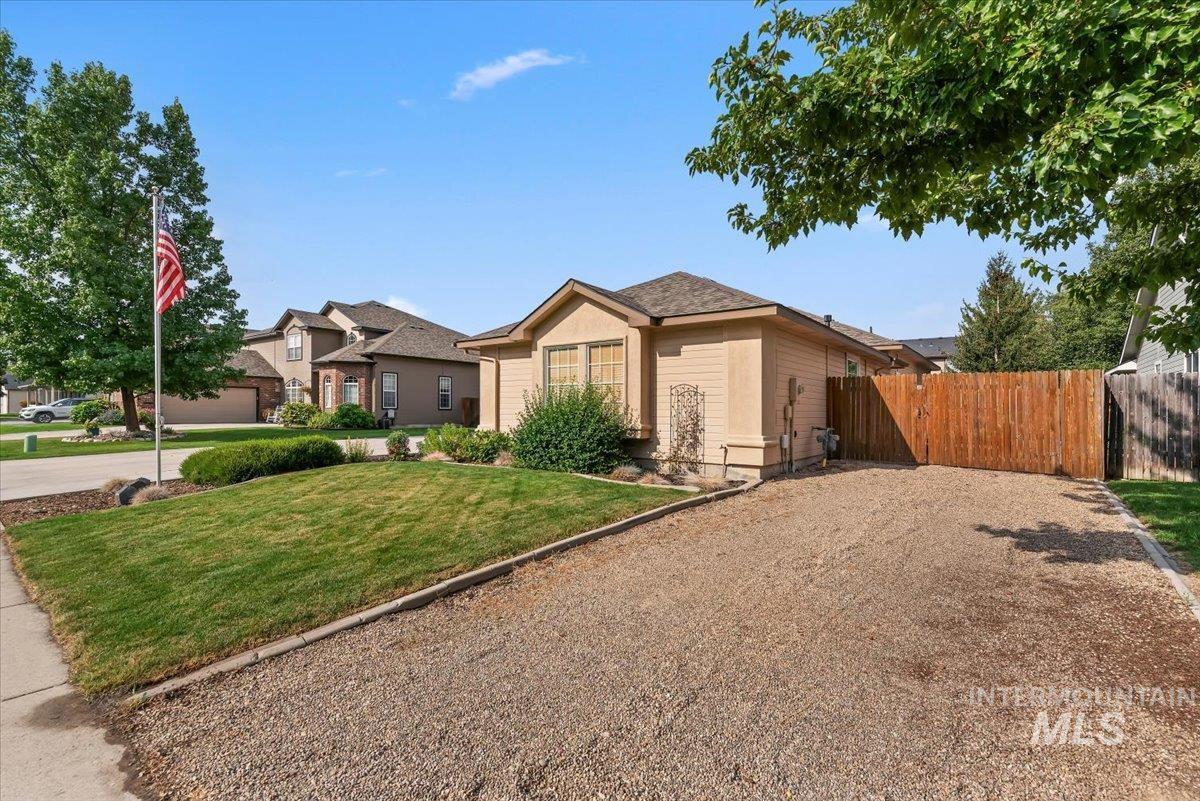 2065 S Trapper Cove Ave Property Photo 3