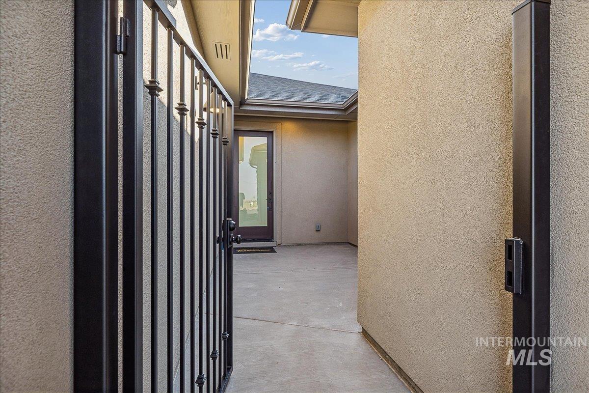 410 S Radiator Way Property Photo 3