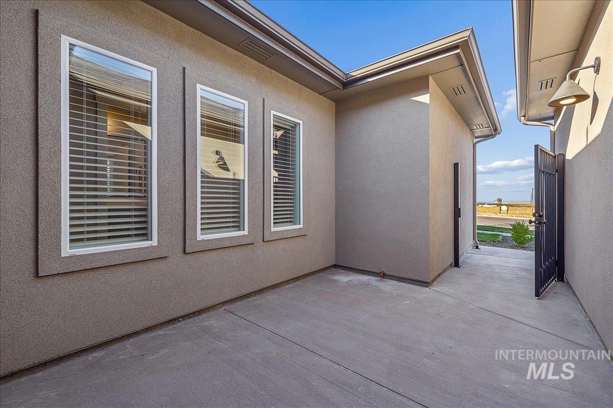410 S Radiator Way Property Photo 5