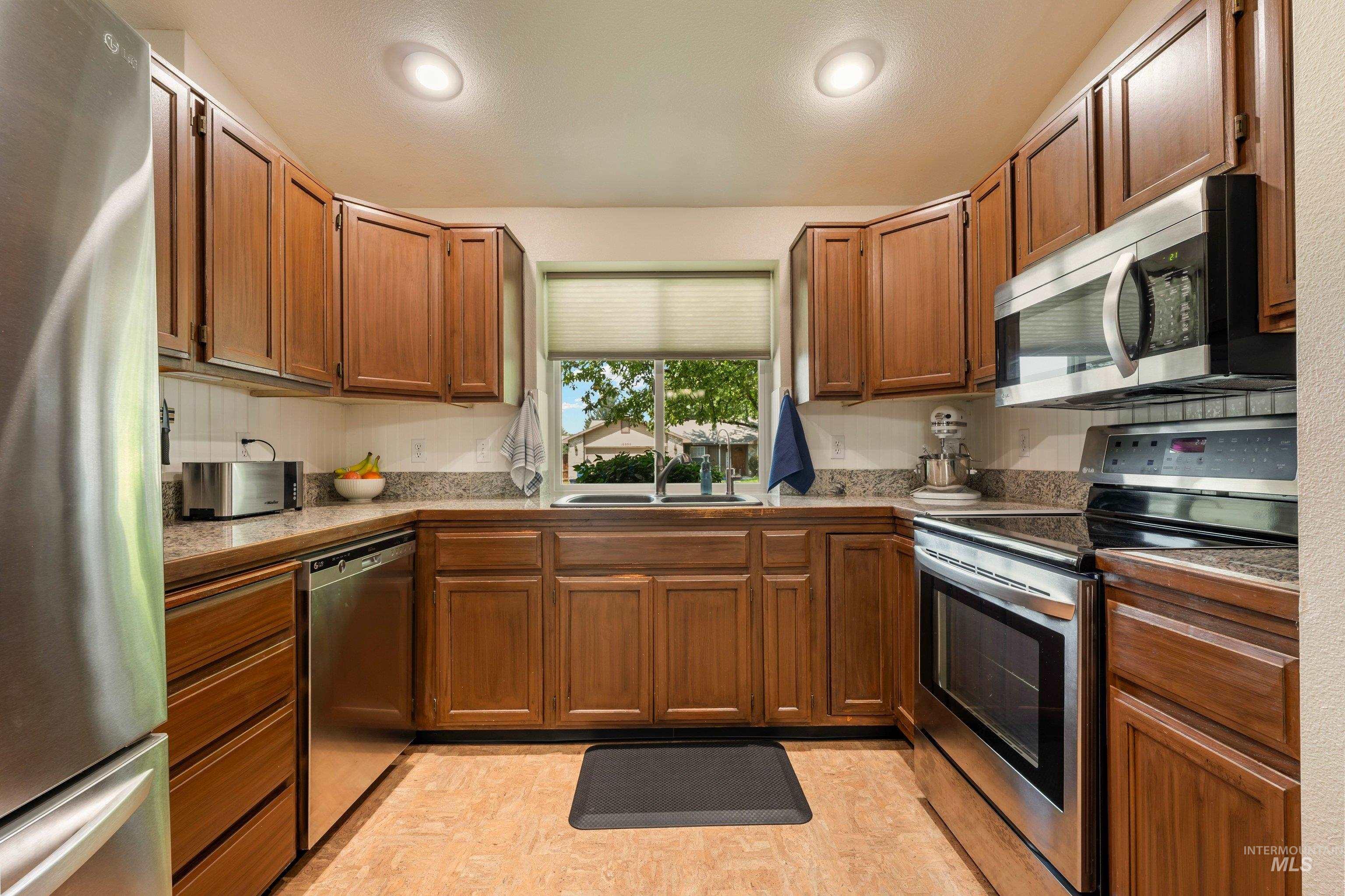 10051 W. Landmark St. Property Photo 3