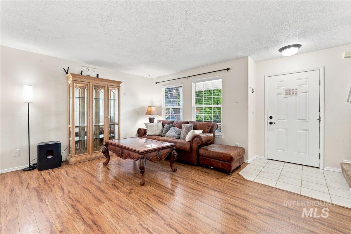 1327 W Balboa St Property Photo 8
