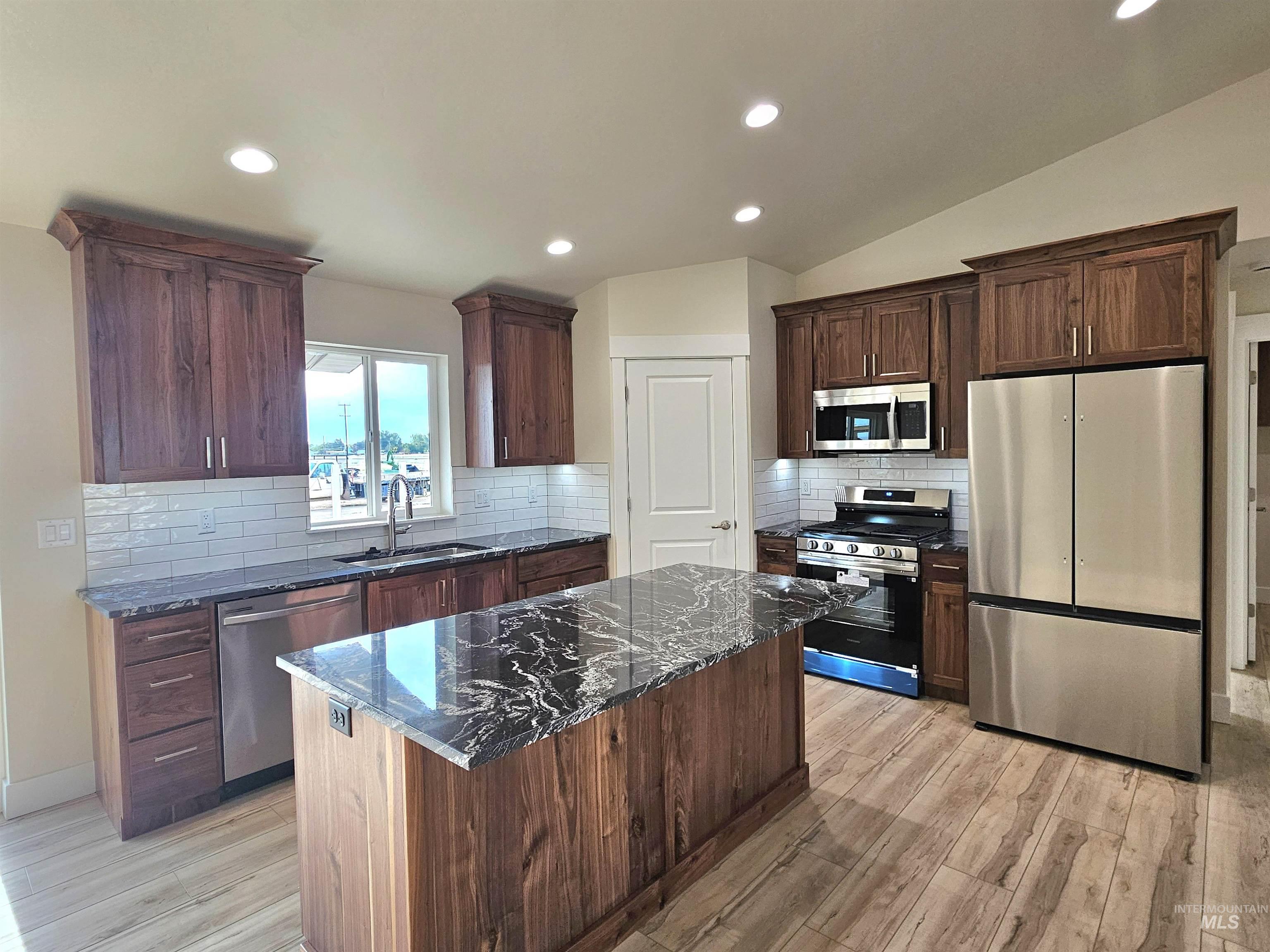 946 Tunnel Street Property Photo 6