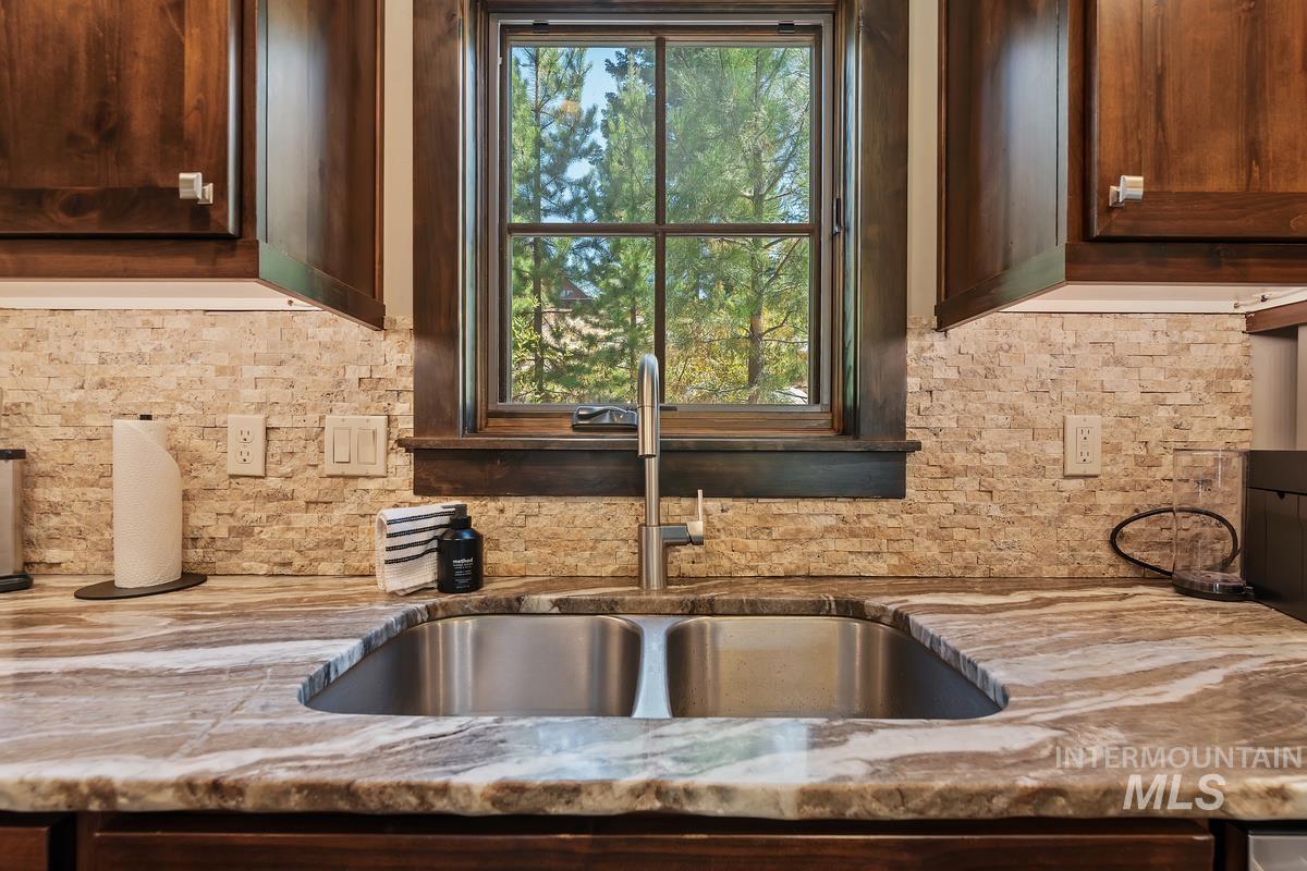 86 Golden Bar Ct Property Photo 11