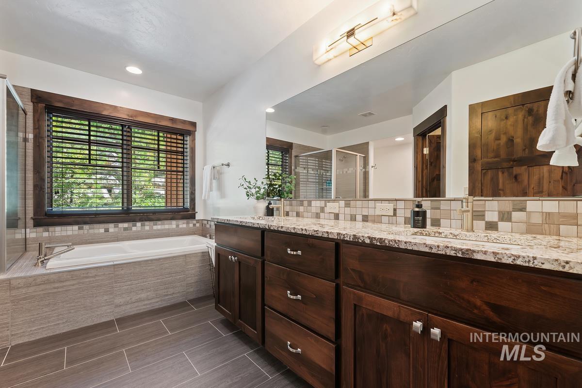 86 Golden Bar Ct Property Photo 18