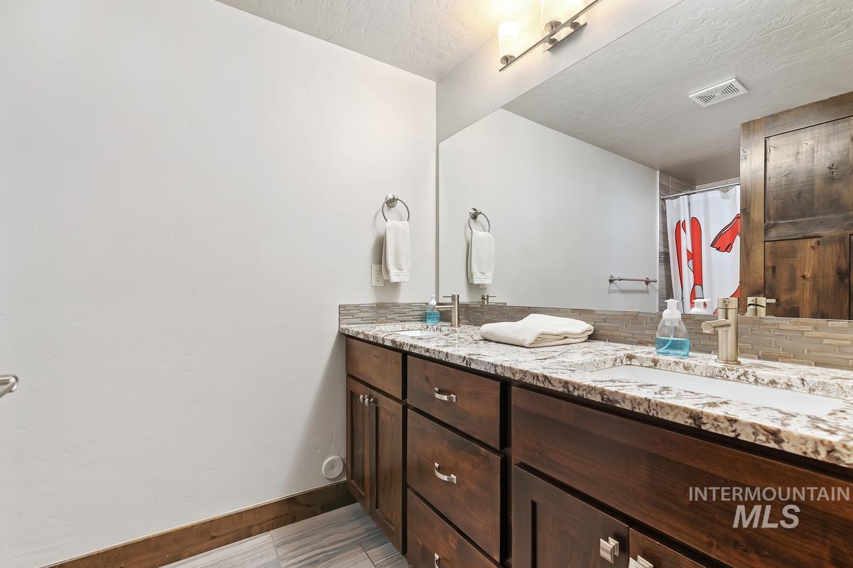 86 Golden Bar Ct Property Photo 27