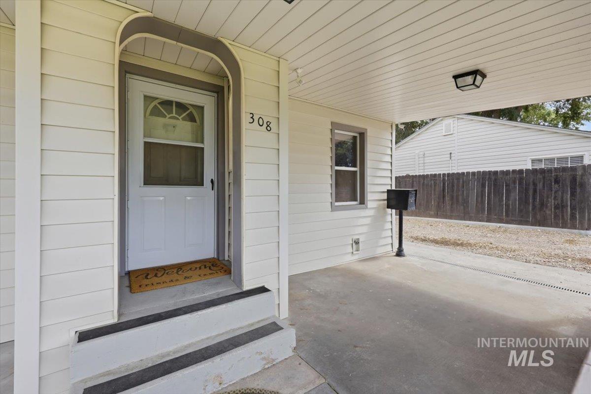 308 S Garland St Property Photo 3