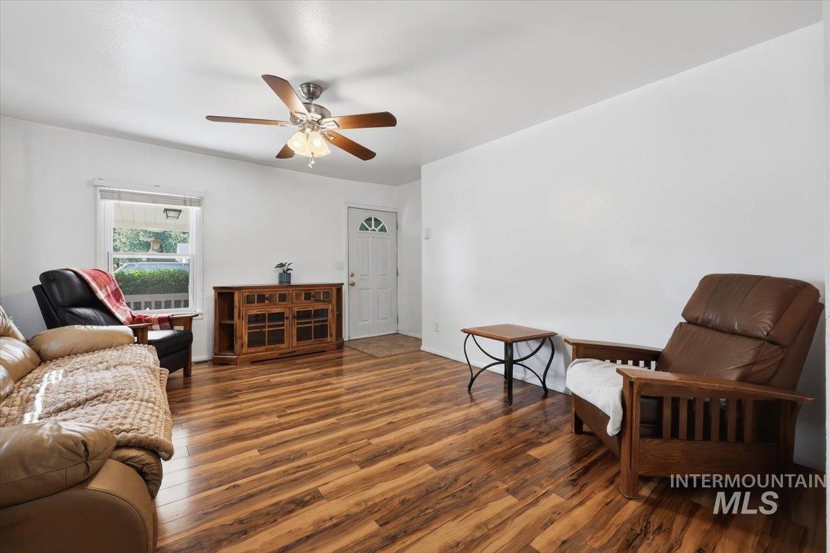 308 S Garland St Property Photo 5