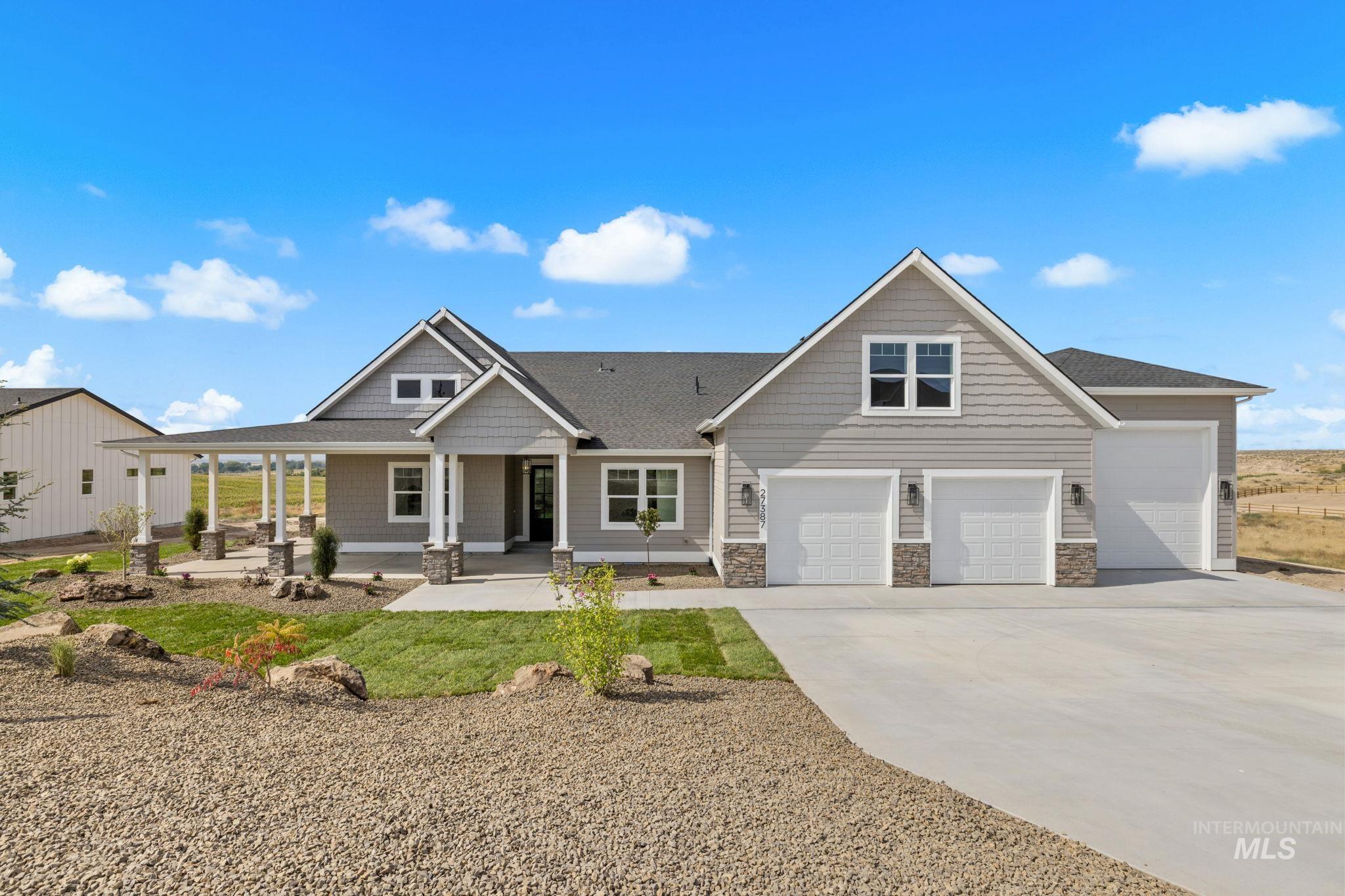 27387 Iron Horse Dr Property Photo 3