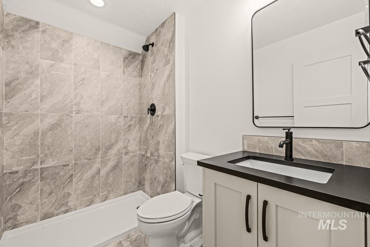 27387 Iron Horse Dr Property Photo 40