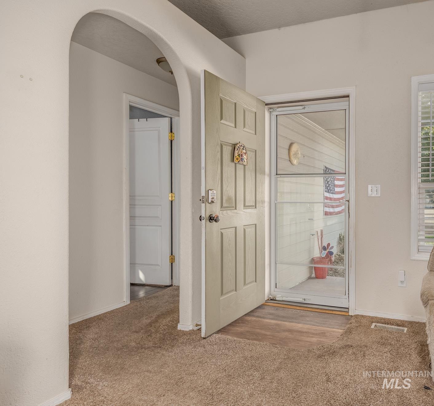 1006 Mallard St Property Photo 6